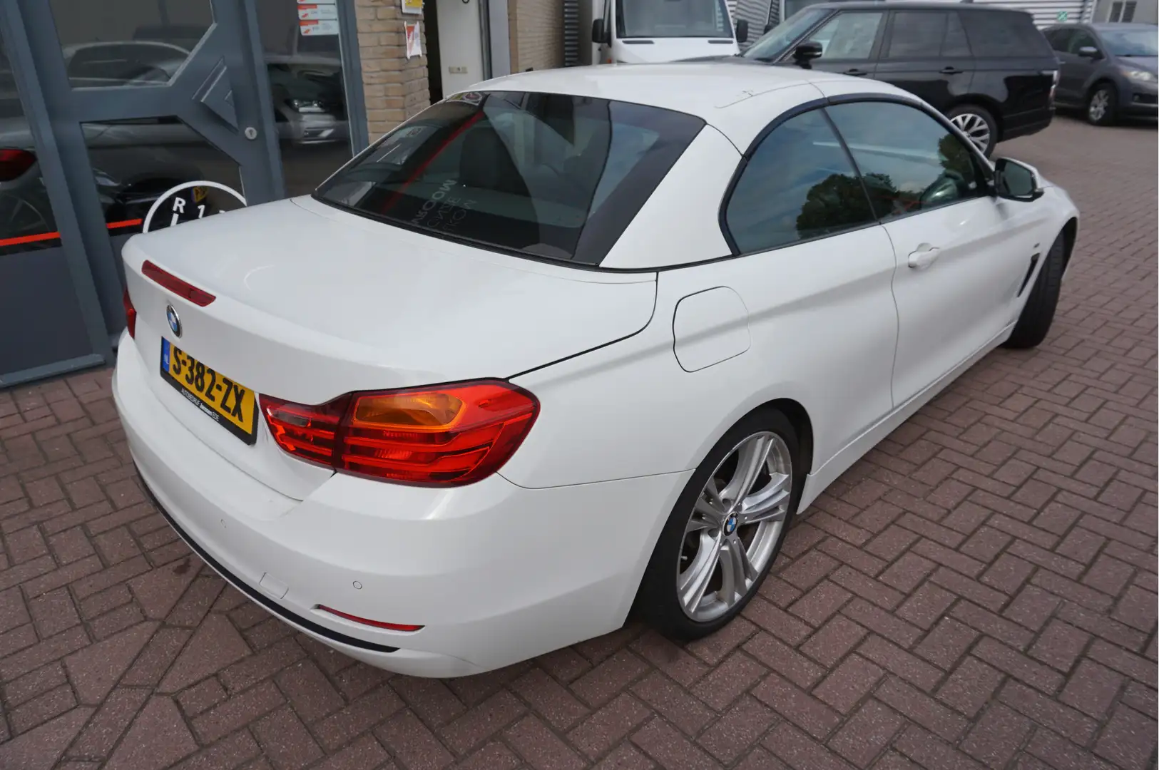 BMW 428 4-serie Cabrio 428I Sport Automaat Weiß - 2