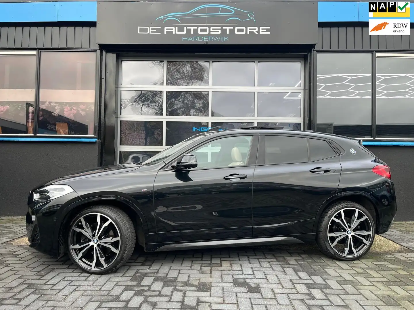 BMW X2 SDrive20i High Executive m pakket Aut Edition Navi Zwart - 1