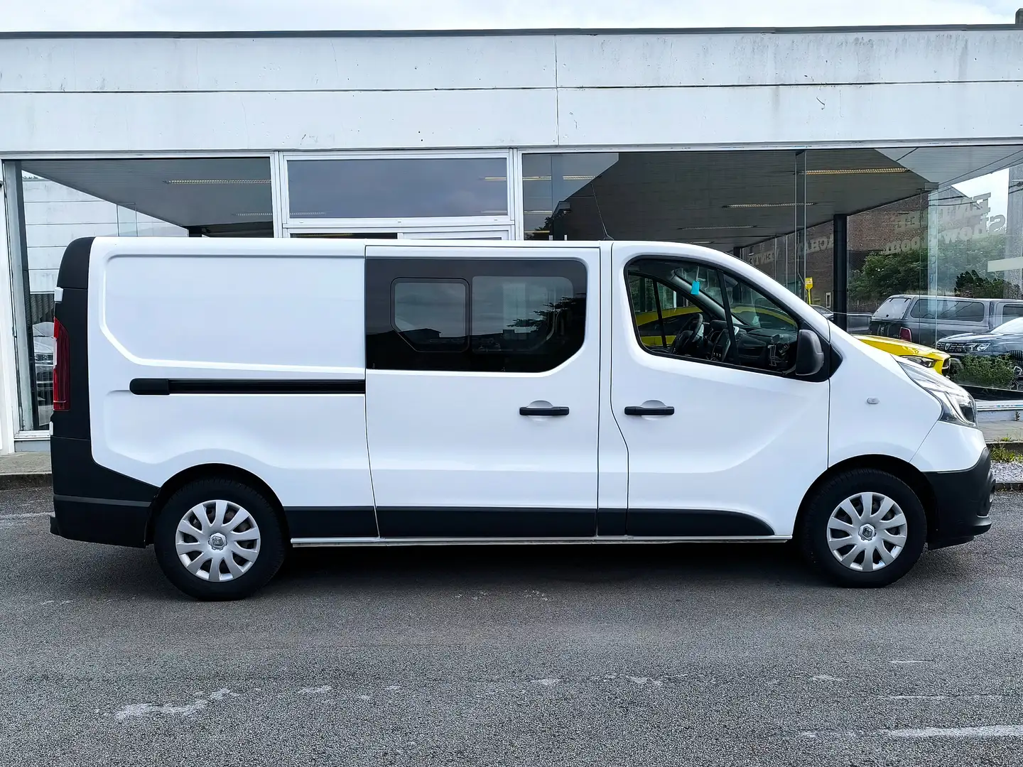 Renault Trafic 2.0dCi 145CV DOUBLE CABINE LONG L2H1 GPS PDC TVAC Wit - 2