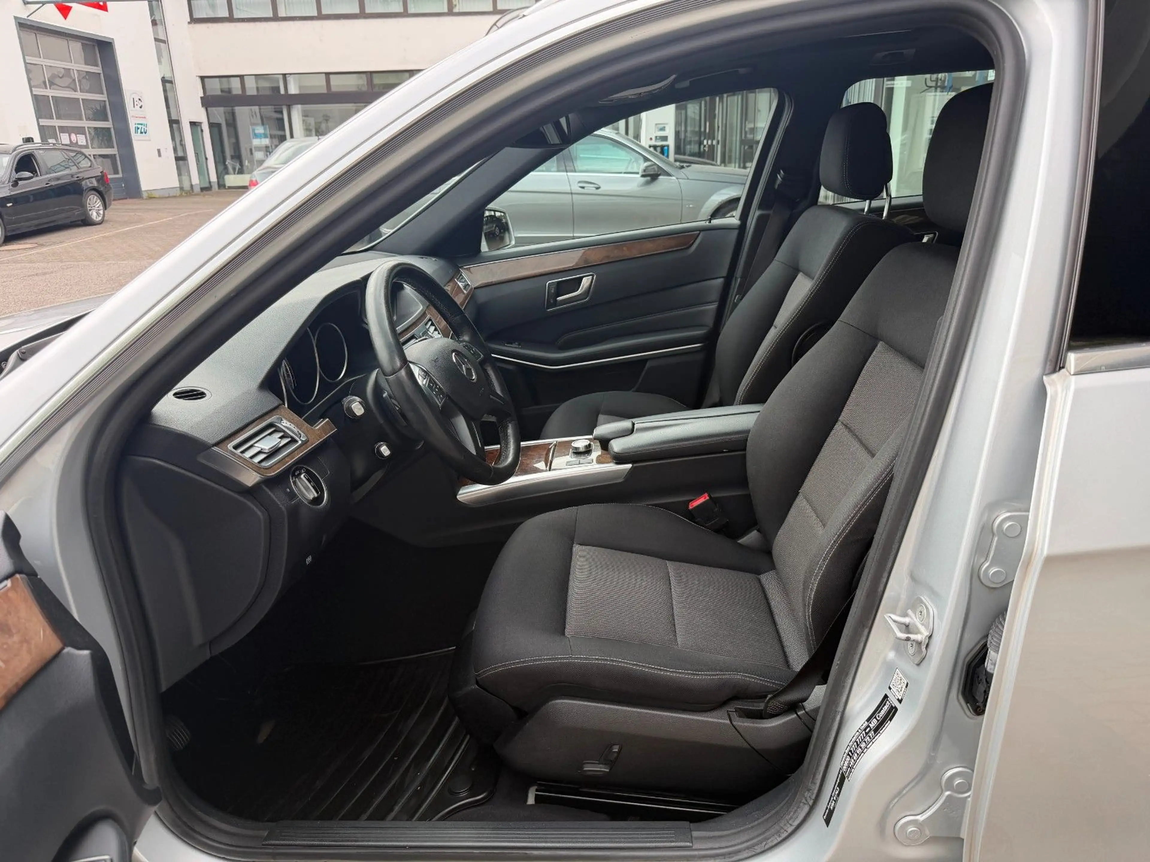 Mercedes-Benz E 220 CDI BlueTec/T-Modell/Navi/Kamera/2.Hand — photo 9