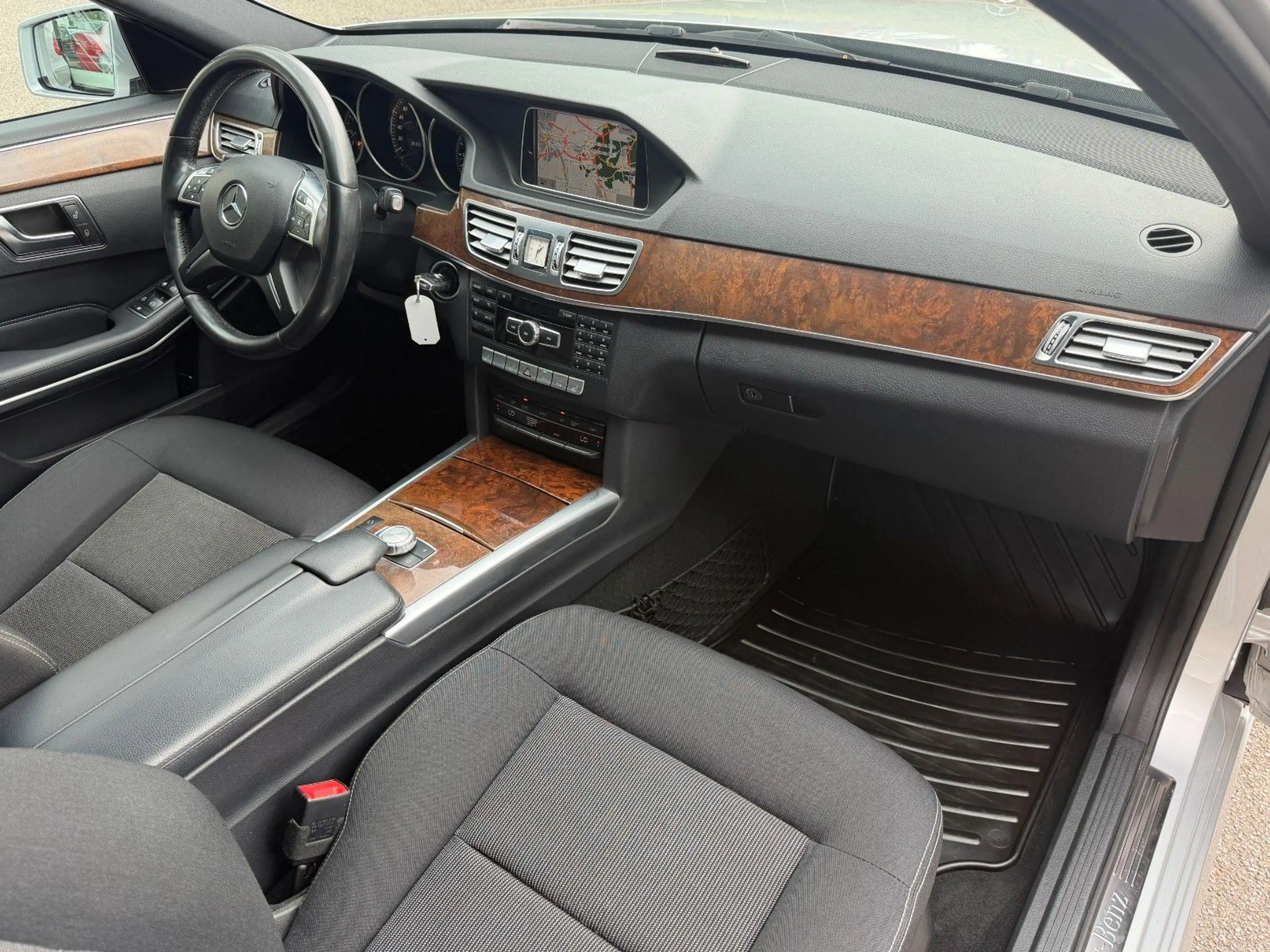 Mercedes-Benz E 220 CDI BlueTec/T-Modell/Navi/Kamera/2.Hand — photo 12