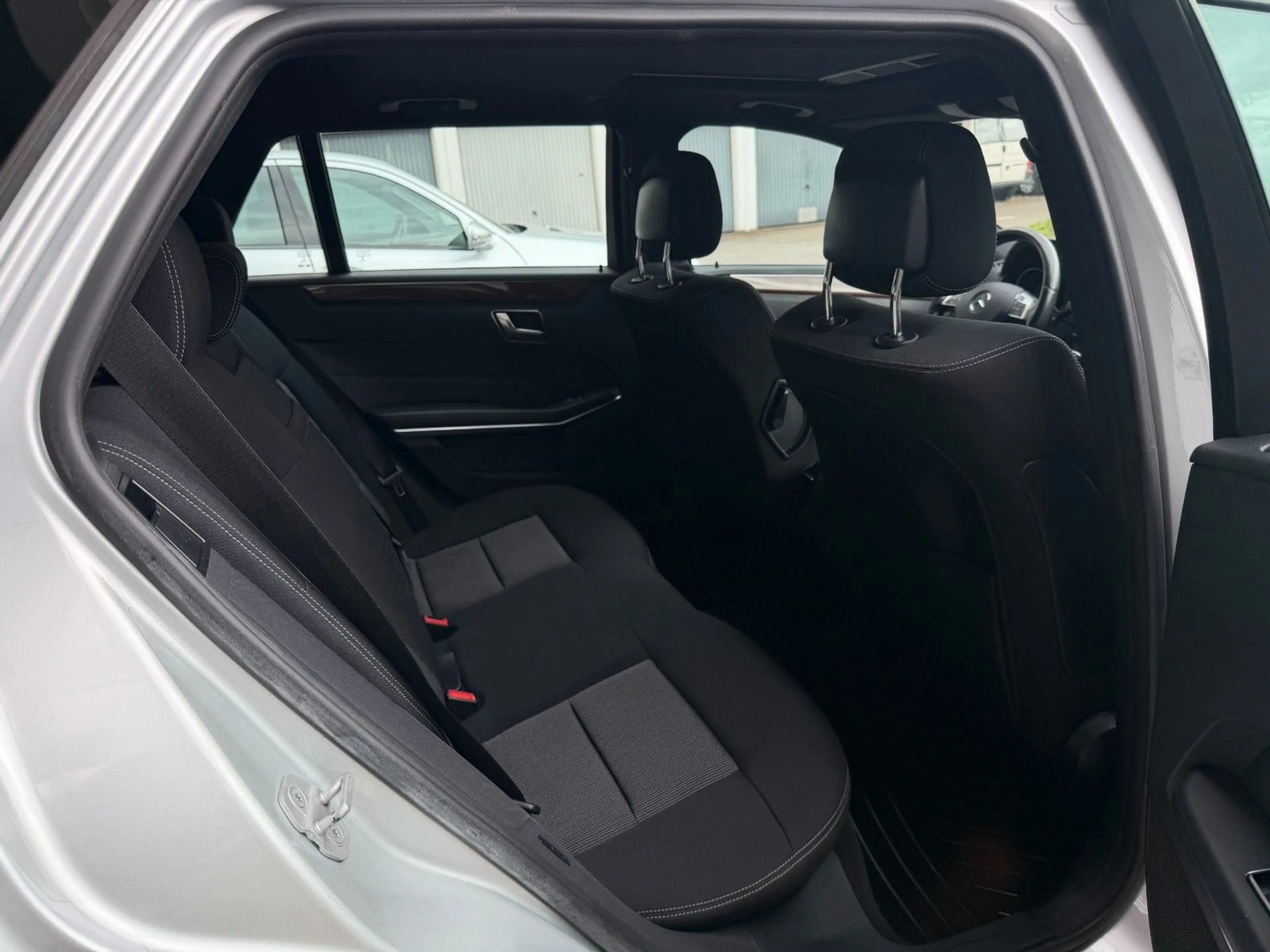 Mercedes-Benz E 220 CDI BlueTec/T-Modell/Navi/Kamera/2.Hand — photo 14