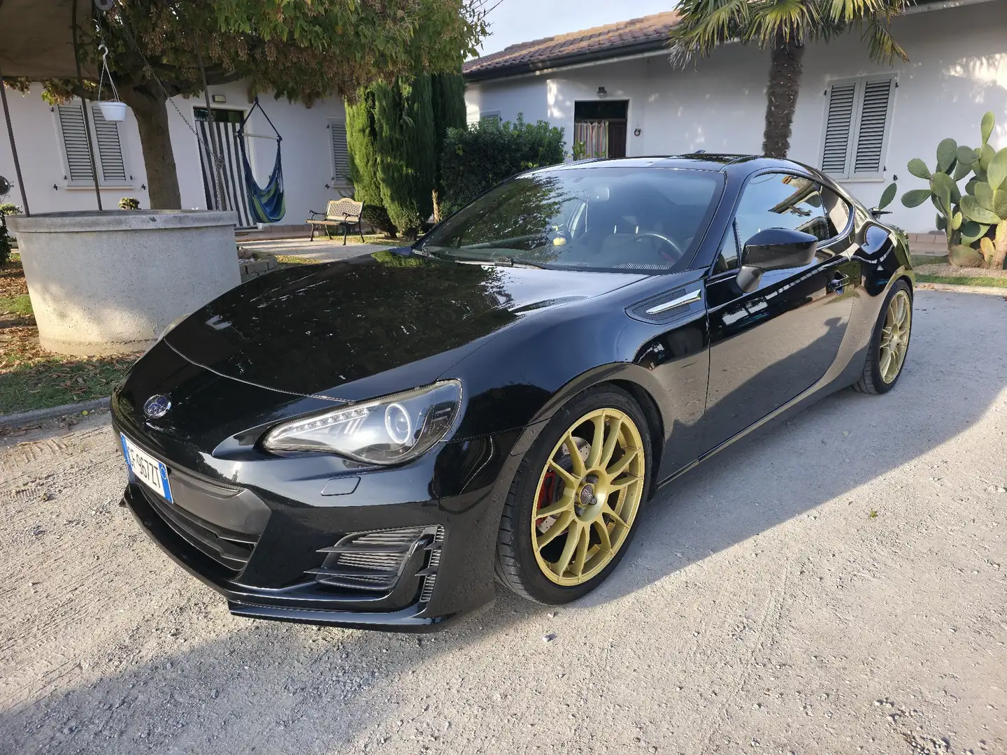 Subaru BRZ 2.0 6at - 1