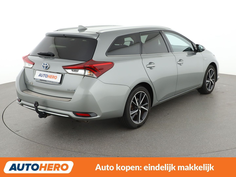 Toyota Auris 1.8 Hybrid Black Edition — photo 6