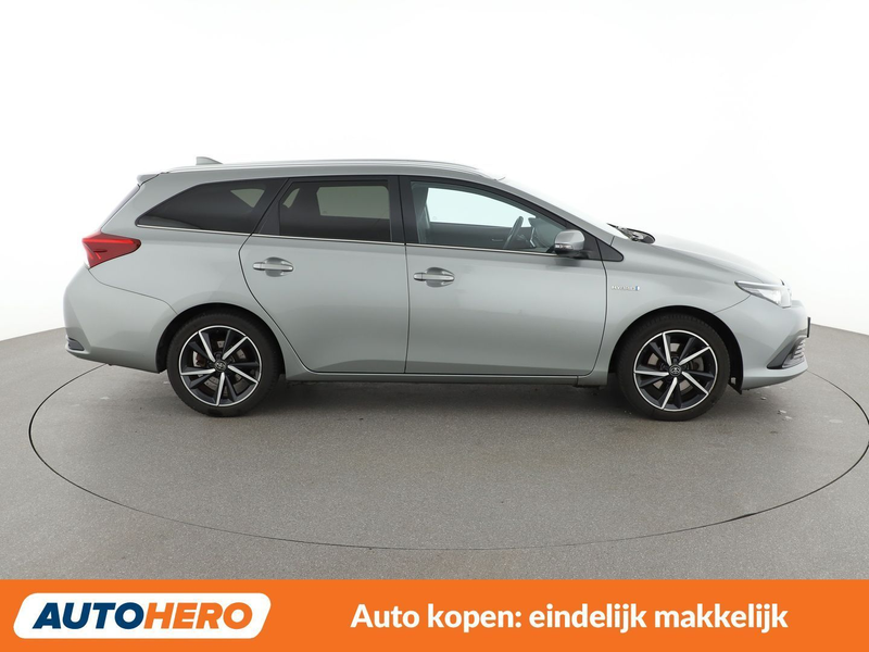 Toyota Auris 1.8 Hybrid Black Edition — photo 7