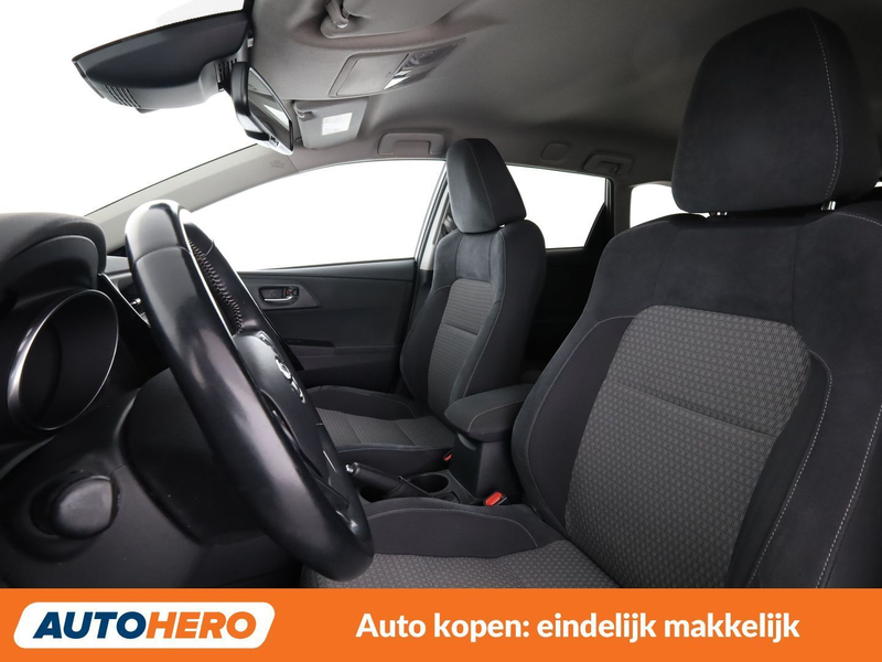 Toyota Auris 1.8 Hybrid Black Edition — photo 10
