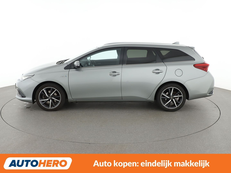 Toyota Auris 1.8 Hybrid Black Edition — photo 3