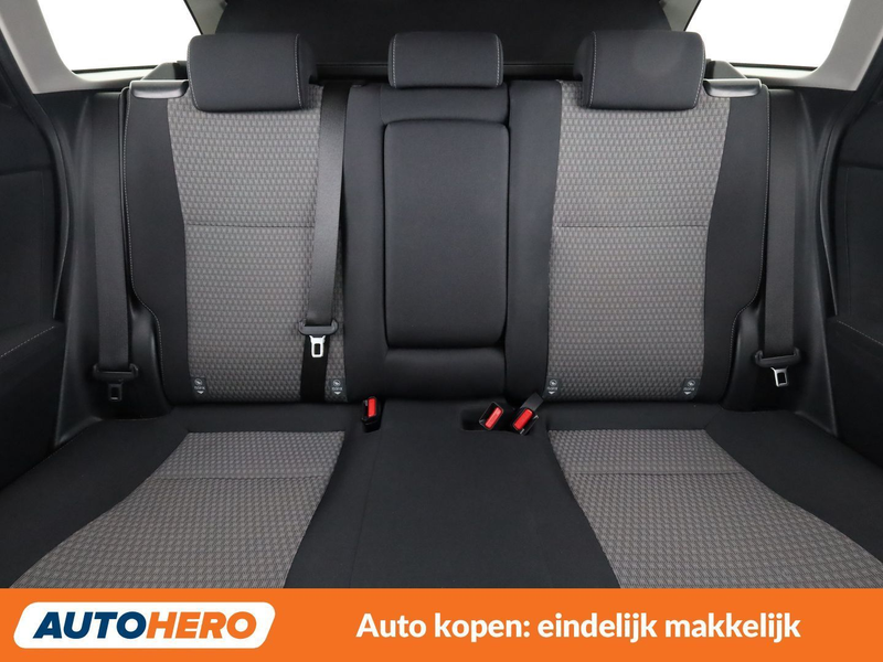 Toyota Auris 1.8 Hybrid Black Edition — photo 15