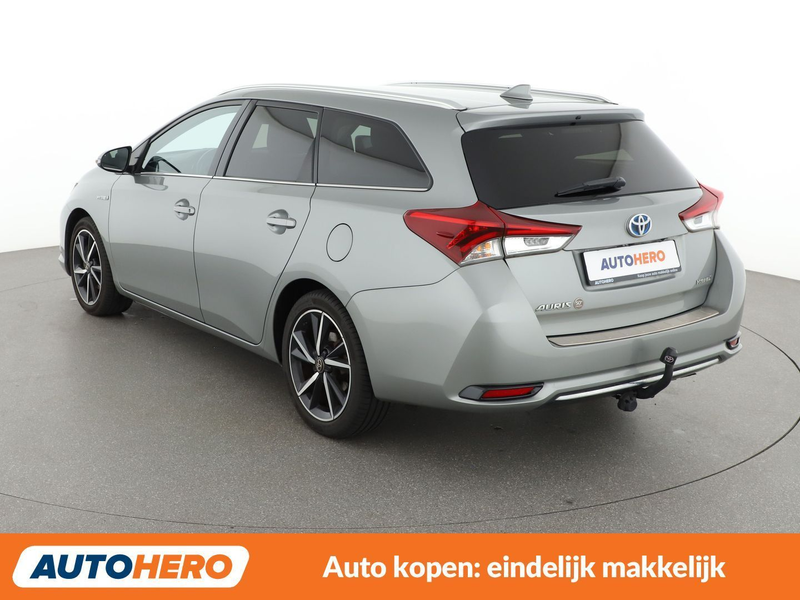 Toyota Auris 1.8 Hybrid Black Edition — photo 4