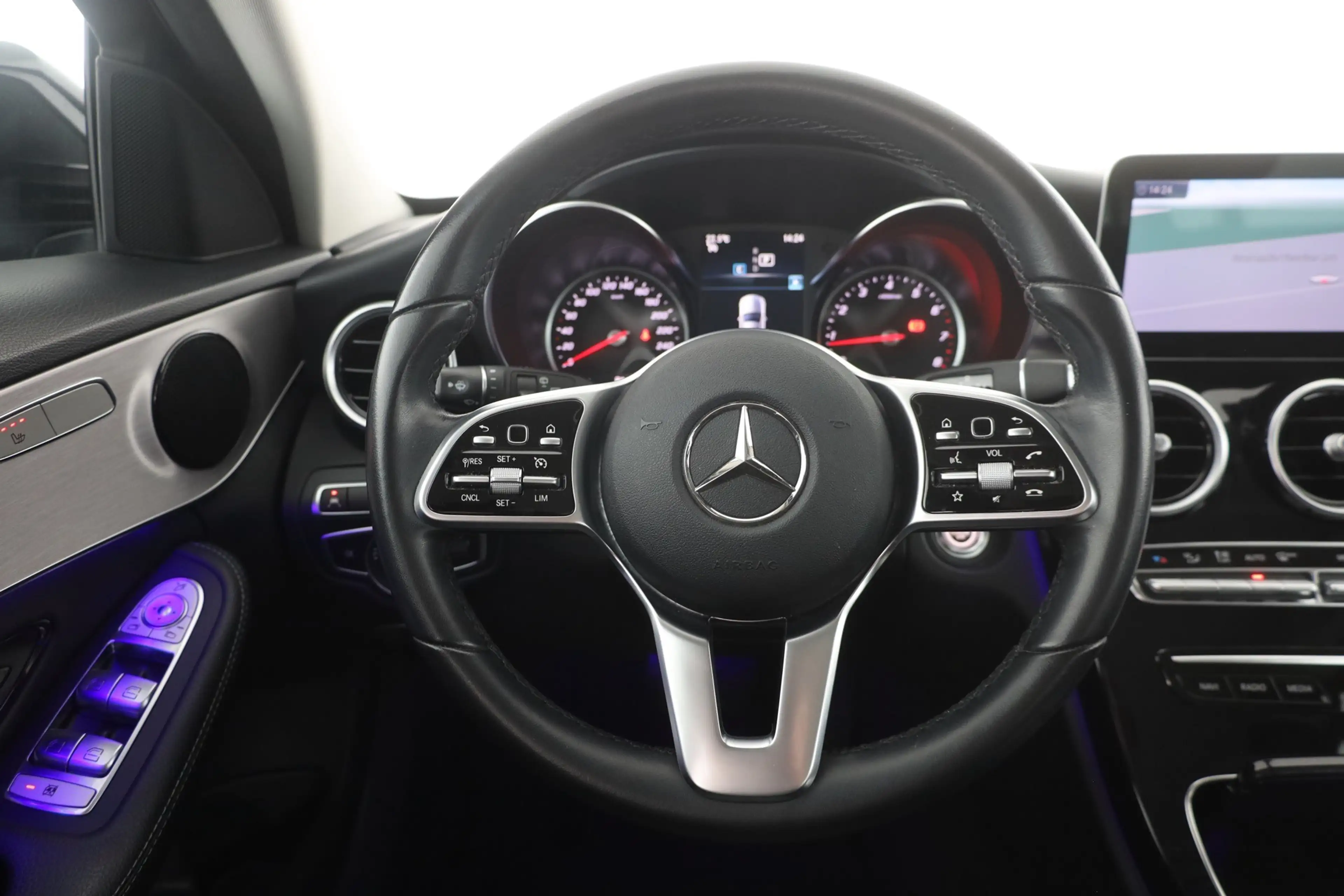 Mercedes-Benz C 180 C180 T Avantgarde LED Navi Teilleder DAB Kamera — photo 15
