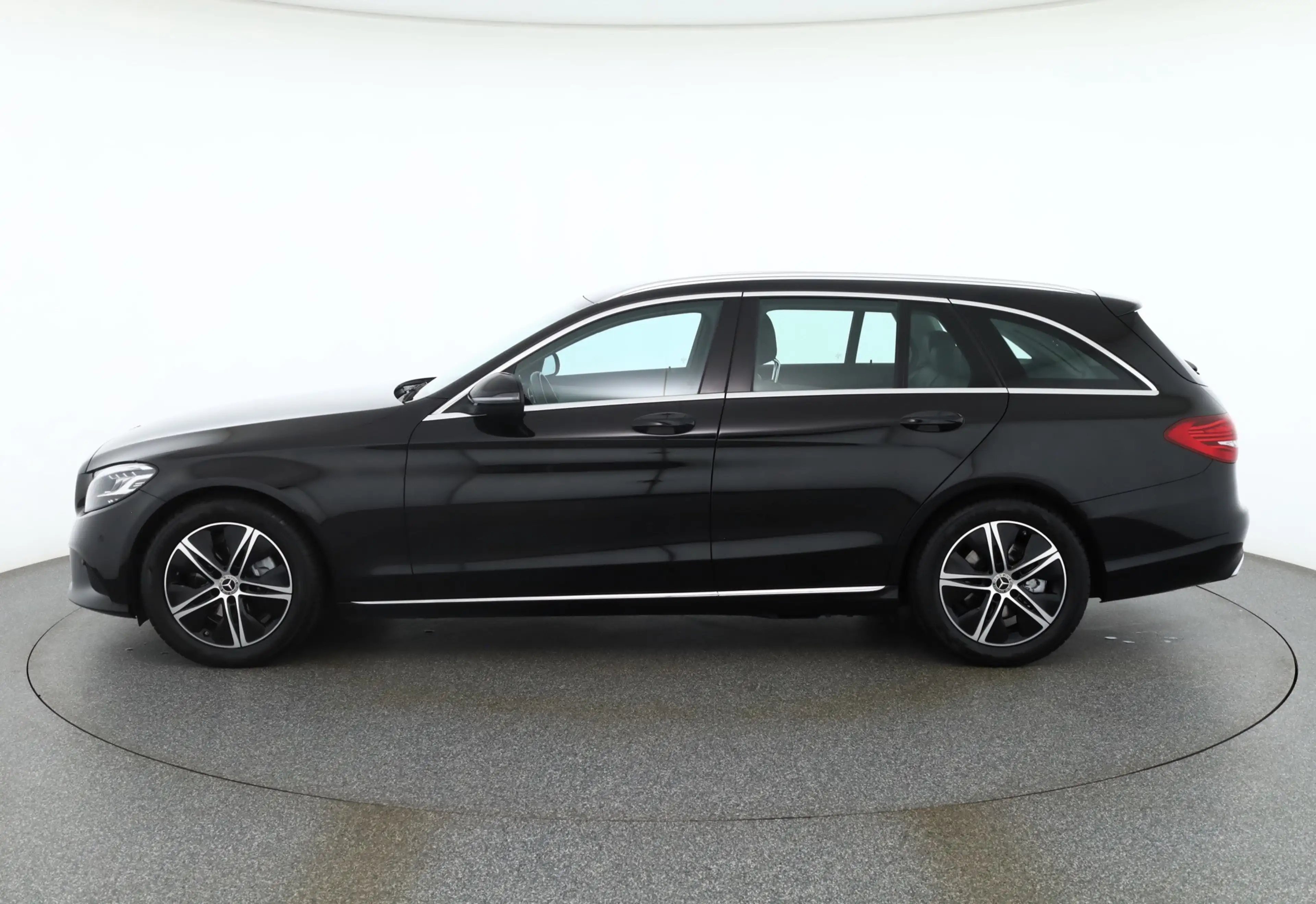Mercedes-Benz C 180 C180 T Avantgarde LED Navi Teilleder DAB Kamera — photo 2