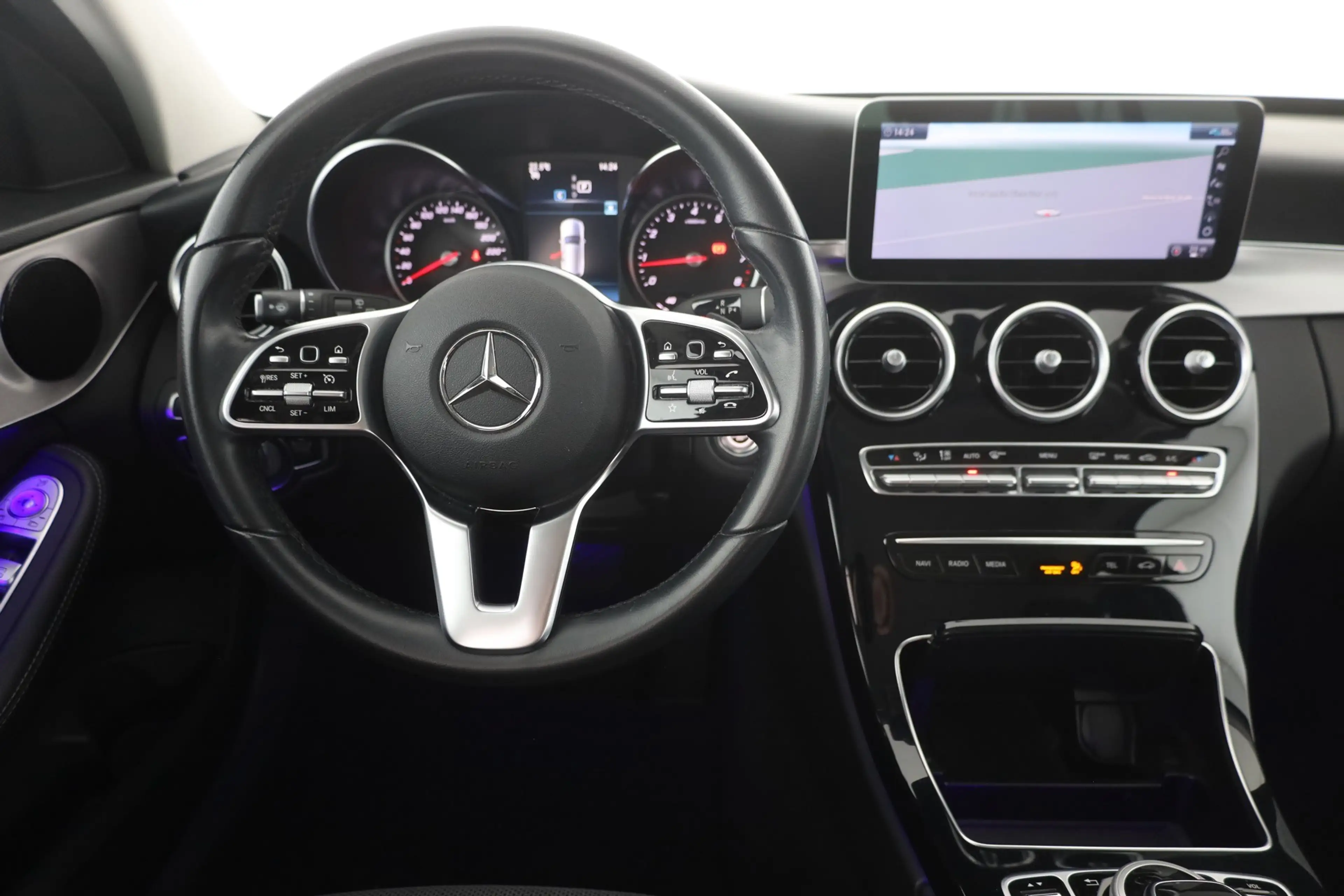 Mercedes-Benz C 180 C180 T Avantgarde LED Navi Teilleder DAB Kamera — photo 10
