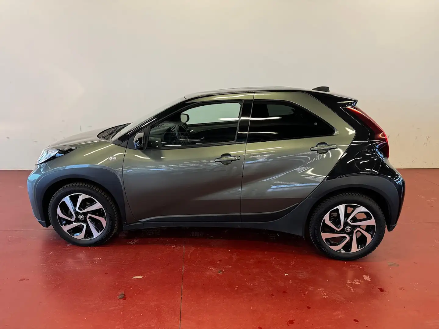 Toyota Aygo X 1.0 Trend Verde - 2