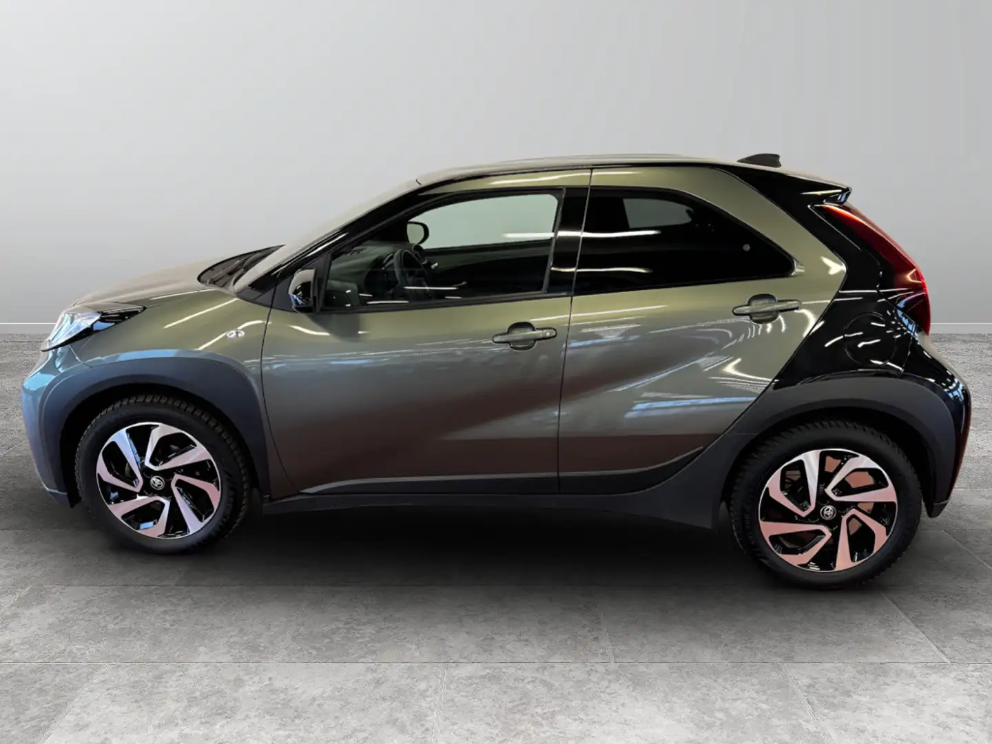 Toyota Aygo X 1.0  Trend Verde - 2