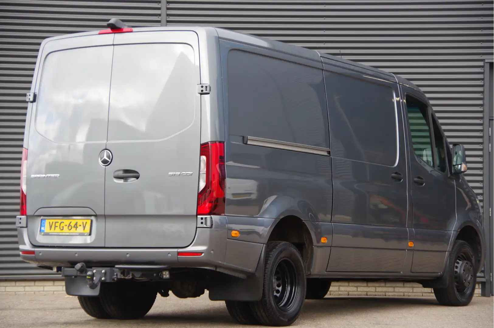 Mercedes-Benz Sprinter 519 3.0 CDI V6 L2H1 LED, LEDER, 3.5T TREKHAAK, STA Grijs - 2