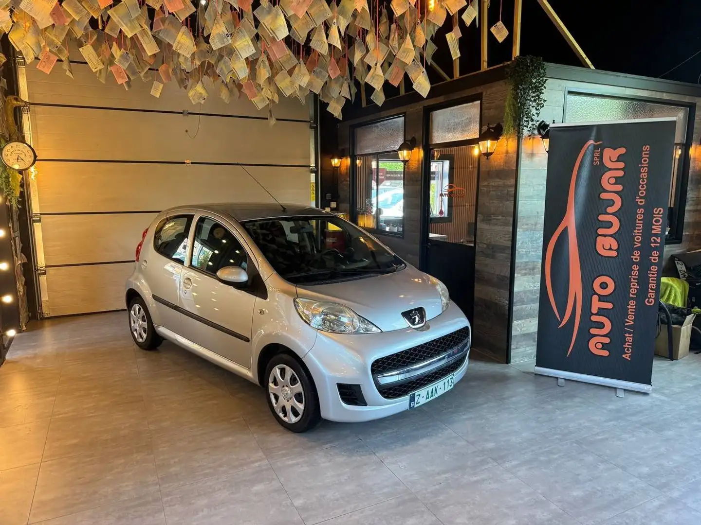 Peugeot 107 1.0i **AUTOMATIQUE / 5 PORTES / MOTEUR TOYOTA AYGO Gris - 1