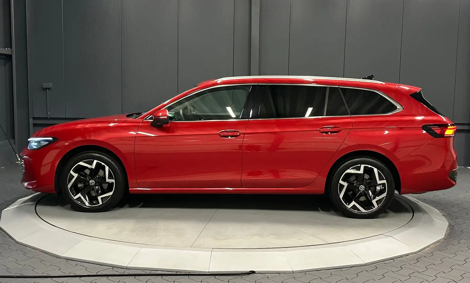 Volkswagen Passat Variant 1.5 eTSI DSG Business*AHK*IQ.Drive*Winter-Paket* Roşu - 2