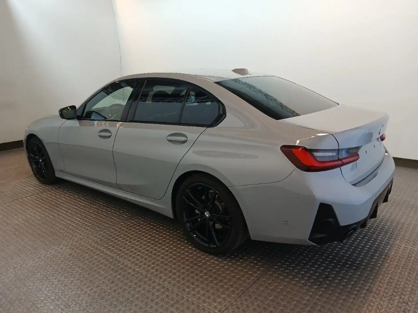 BMW 320 d xDrive M Sport*Komfortzugang*Sthzg*ACC*LHZ Gris - 2