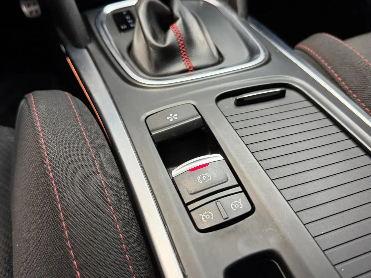 Renault Megane R.S. — photo 23