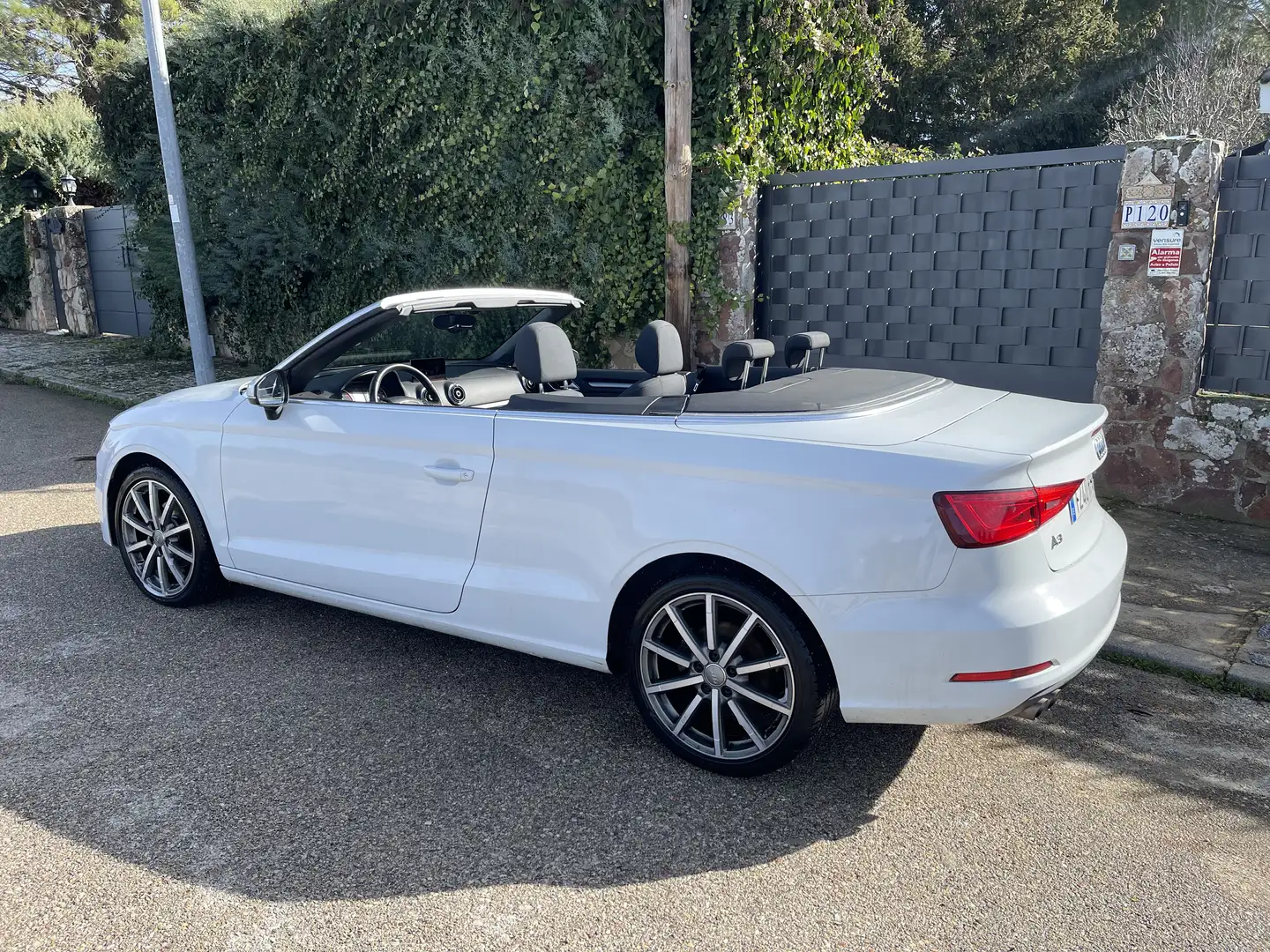 Audi A3 Cabrio 2.0TDI Ambiente - 2