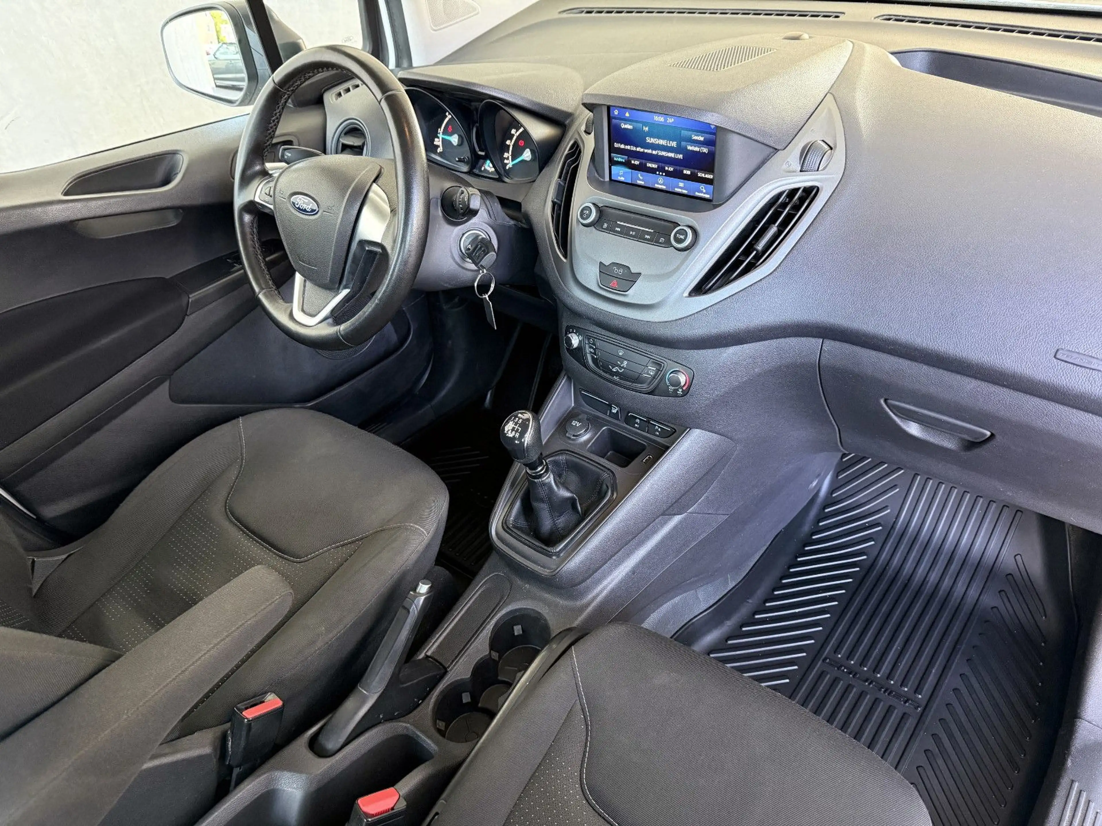 Ford Transit Courier 1.5 TDCI Trend Klima CarPlay PDC — photo 11