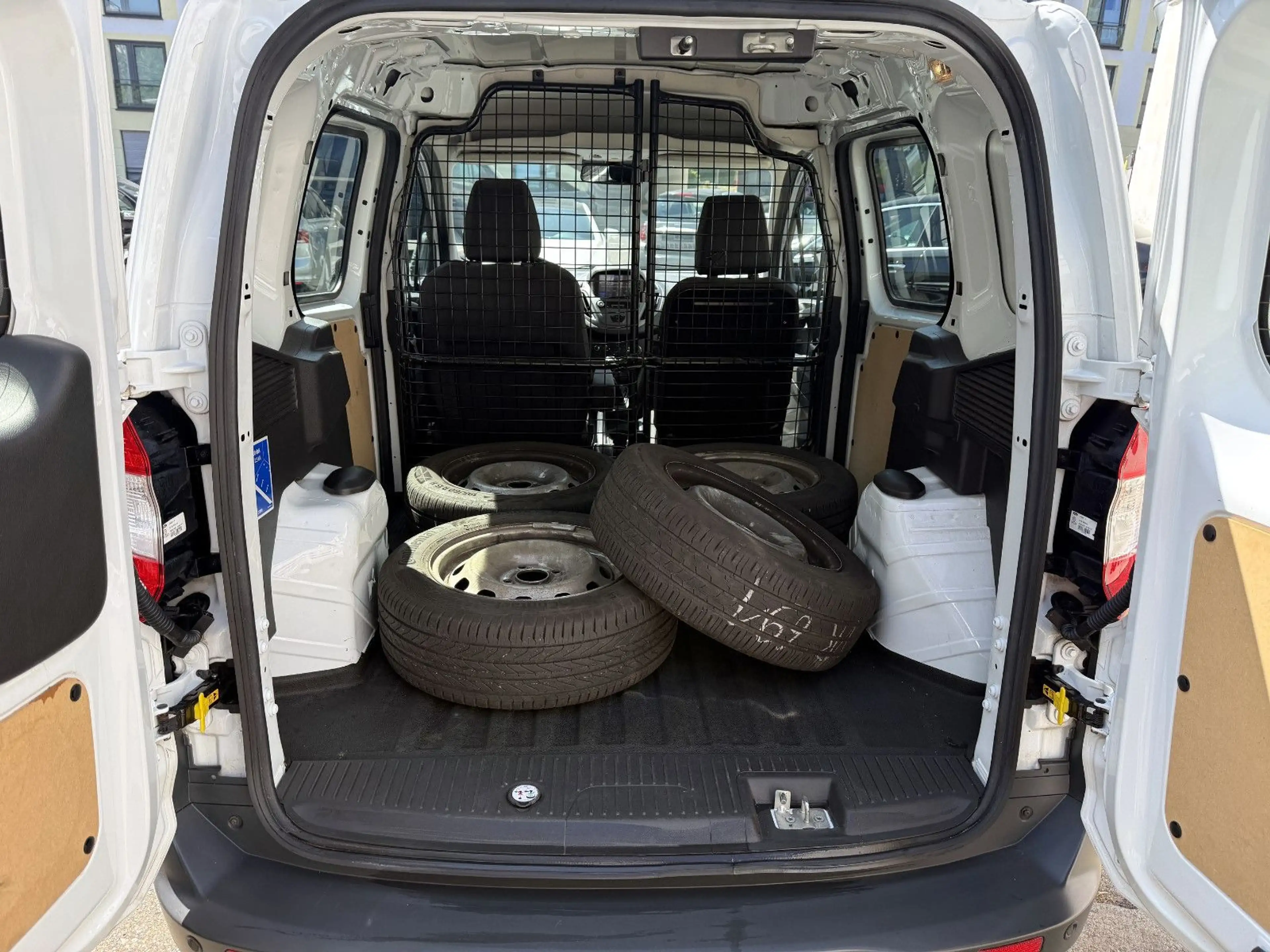 Ford Transit Courier 1.5 TDCI Trend Klima CarPlay PDC — photo 12