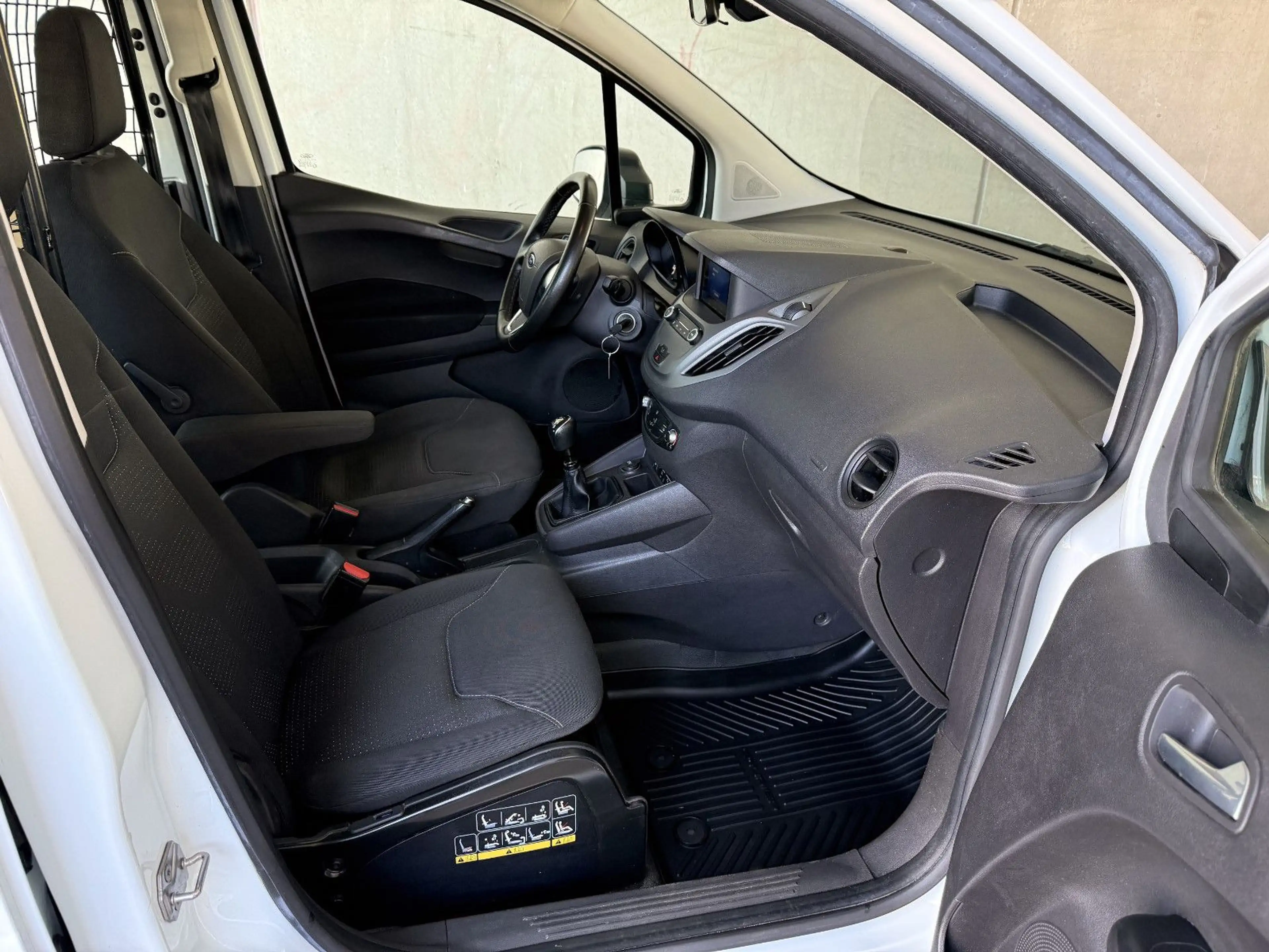 Ford Transit Courier 1.5 TDCI Trend Klima CarPlay PDC — photo 10