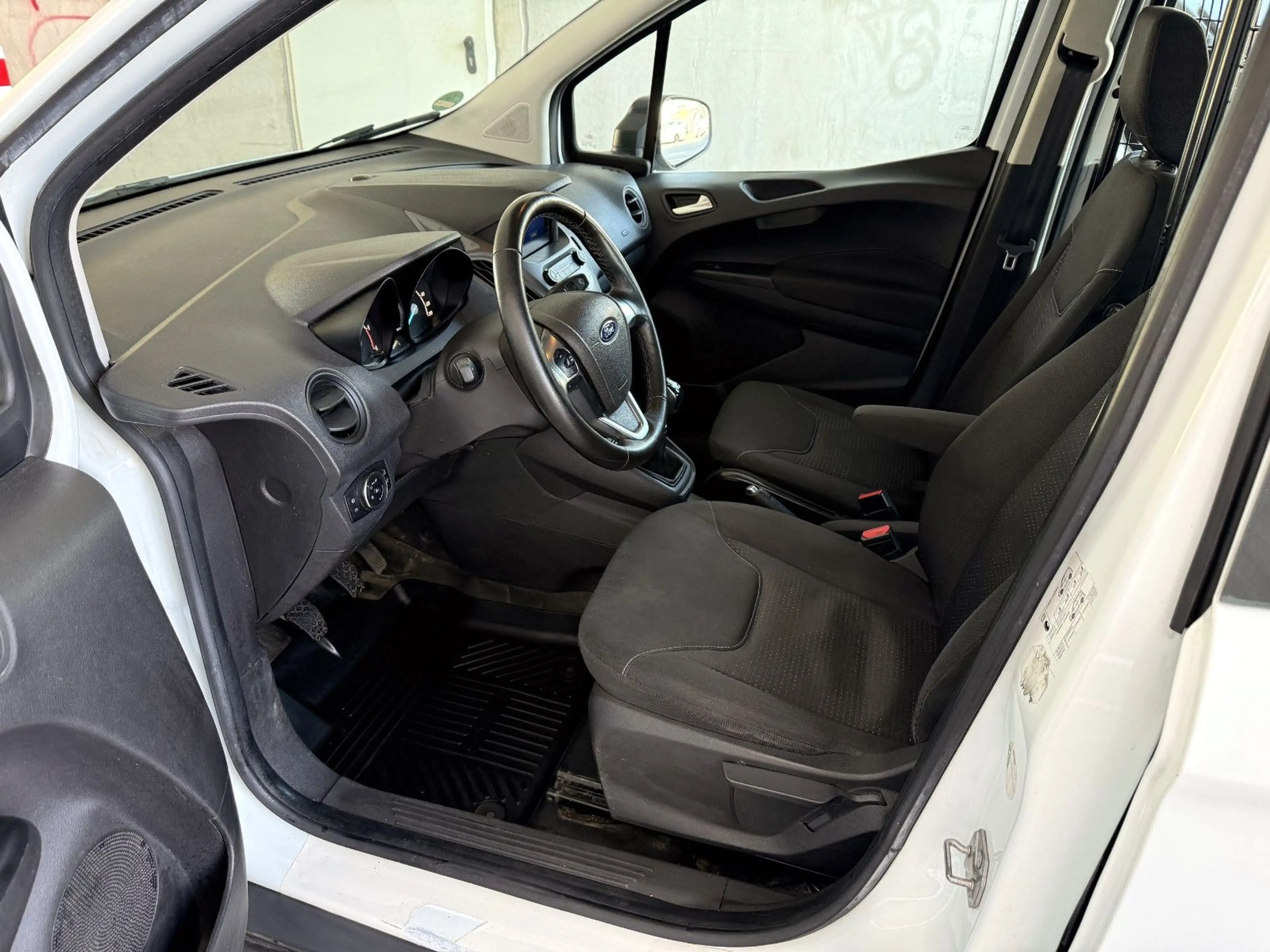 Ford Transit Courier 1.5 TDCI Trend Klima CarPlay PDC — photo 8