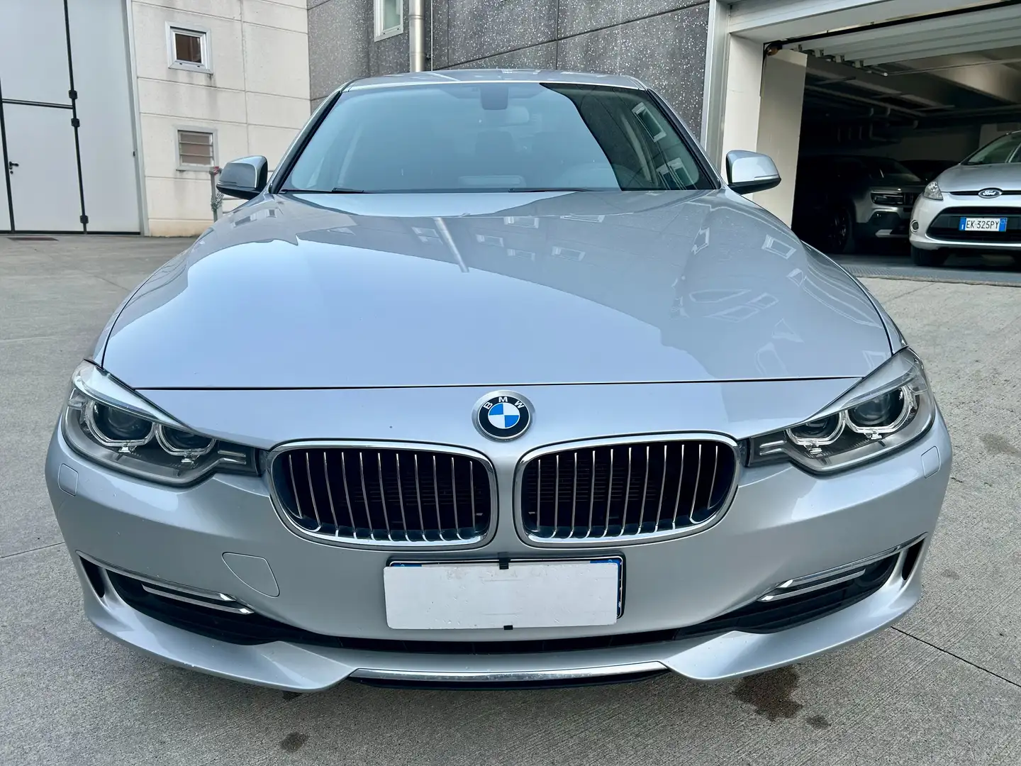 BMW 320 Serie 3 F30 2011 Berlina 320d Luxury Argento - 2