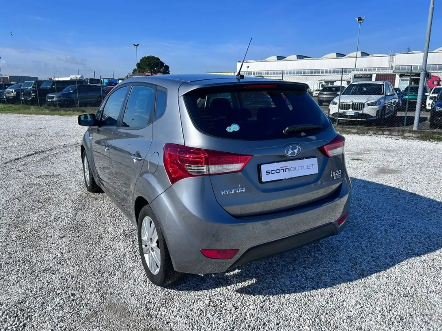 Hyundai iX20 1.4 CRDi Comfort Gris - 2
