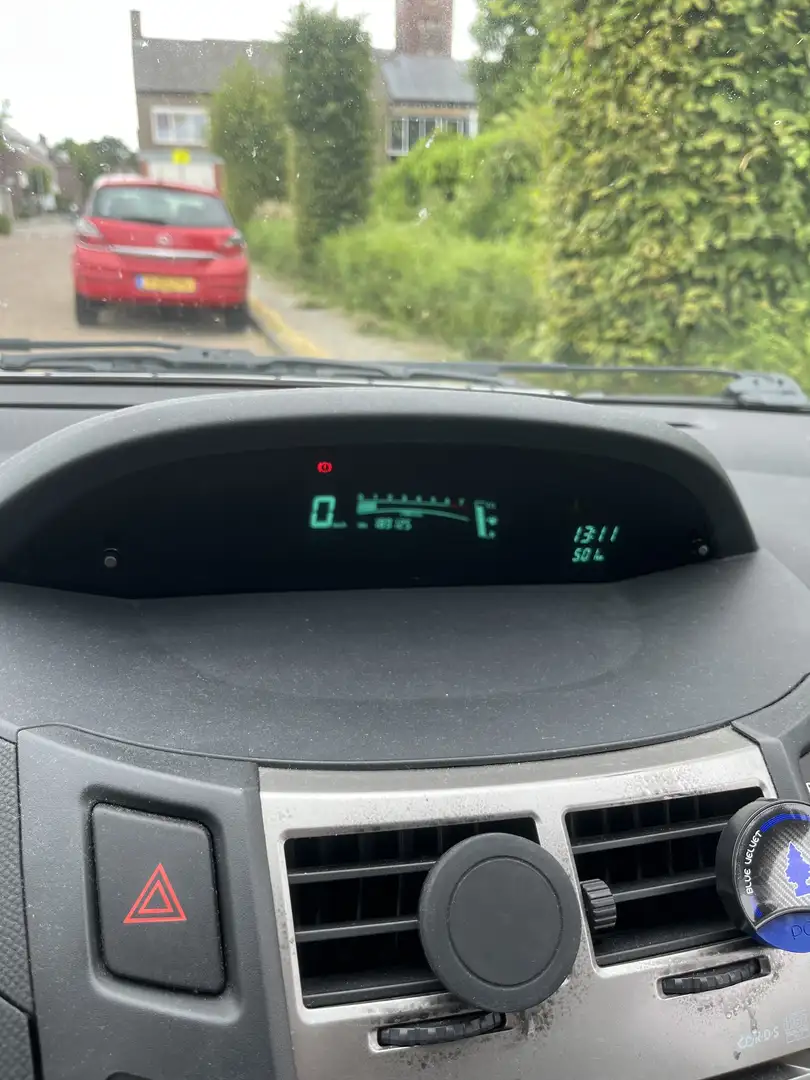 Toyota Yaris 1.0 VVT-i Sol - 2