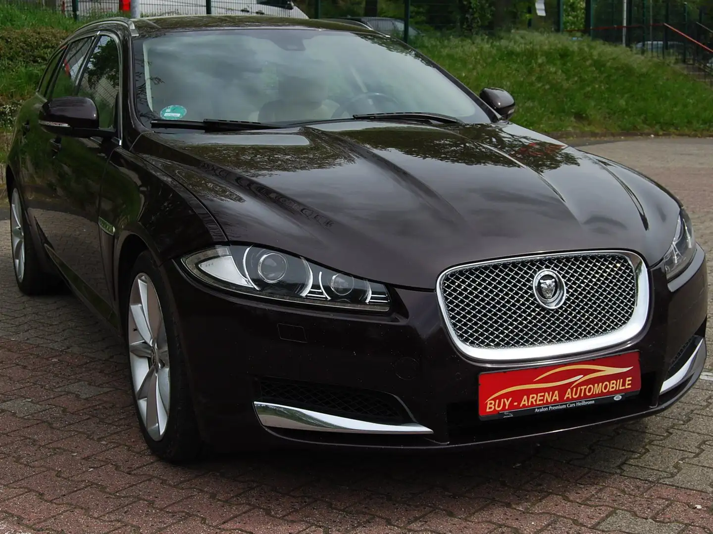 Jaguar XF 3.0 V6 Diesel Sportbrake Top Gepflegt S-Heft AHK Rojo - 1