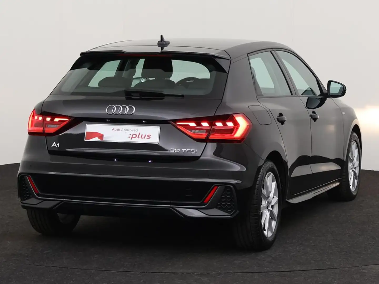 Audi A1 Sportback S-Line 30 TFSI 116 Pk S-tronic / PDC / C Zwart - 2