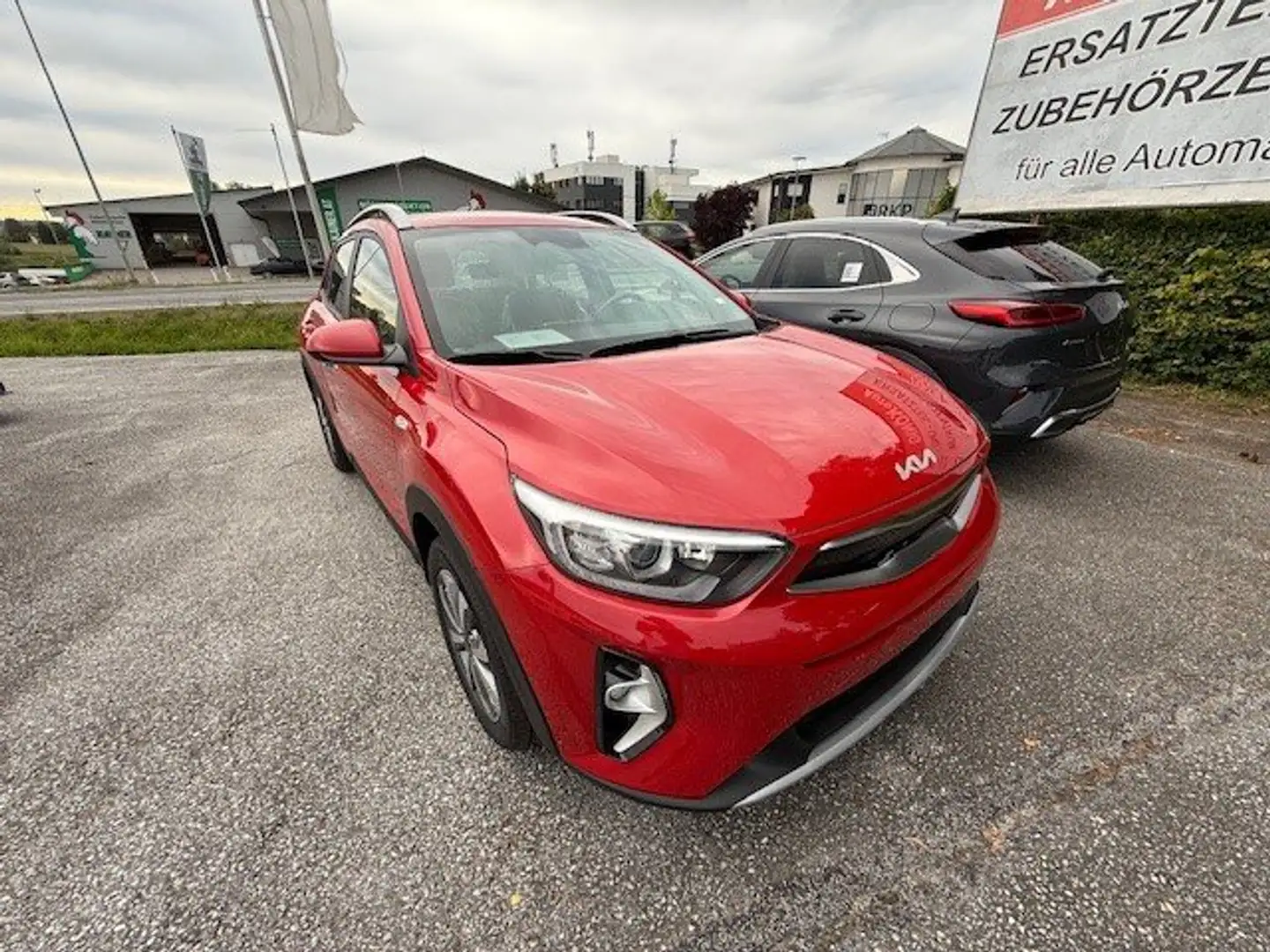 Kia Stonic 1,2 DPI ISG Silber Rot - 2
