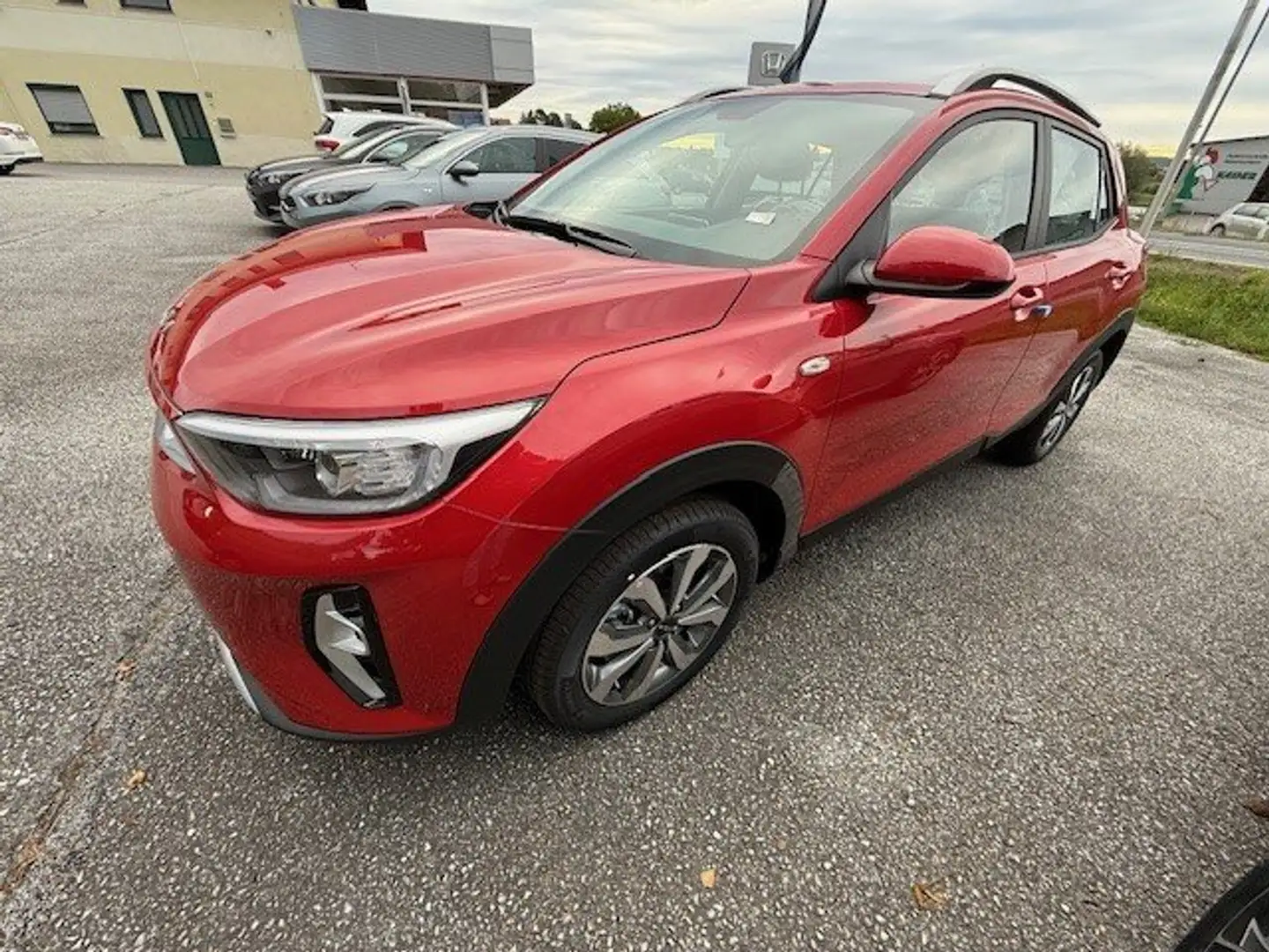 Kia Stonic 1,2 DPI ISG Silber Rojo - 1
