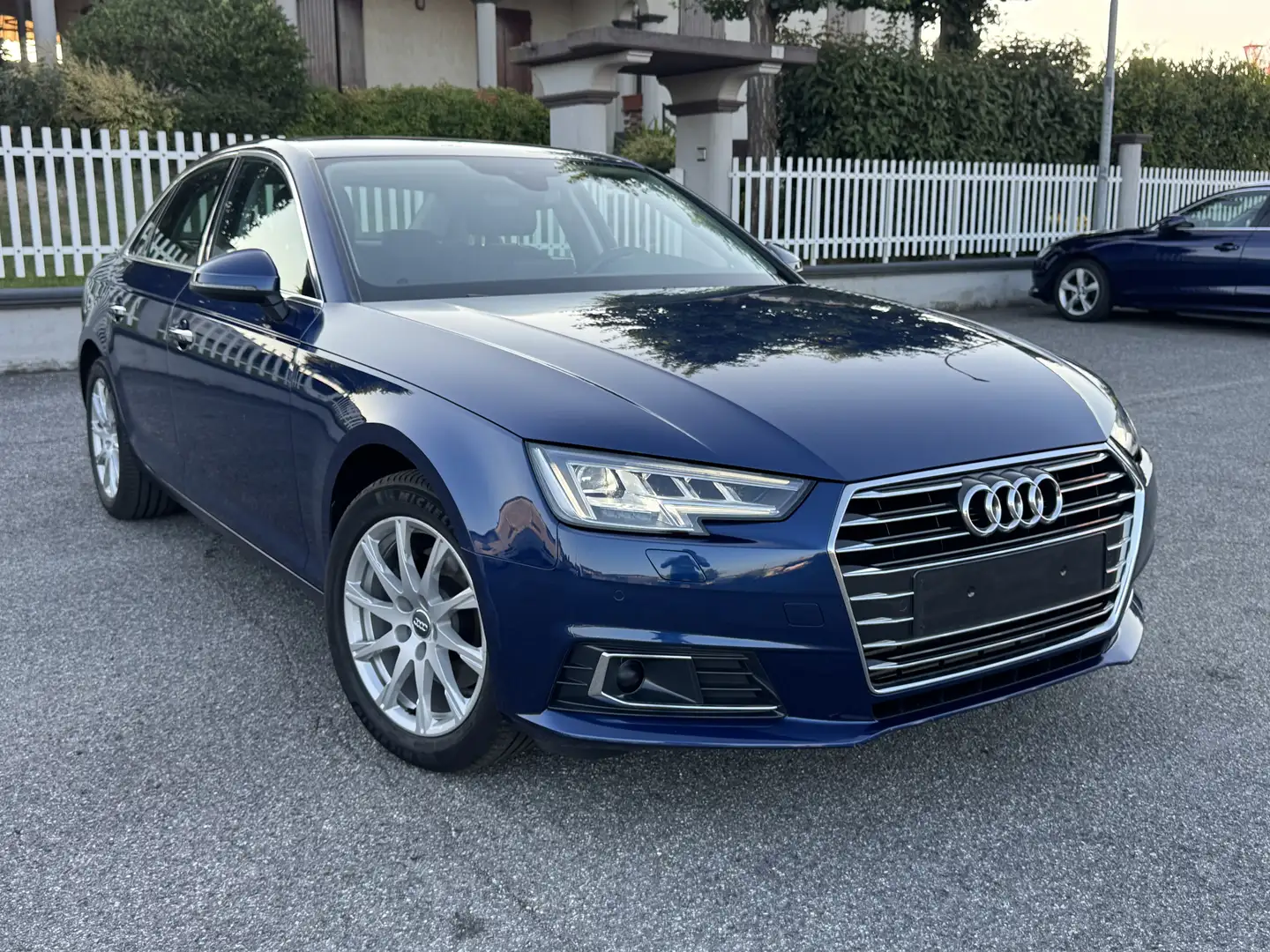 Audi A4 Avant 2.0 tfsi (ultra) Design 190cv s-tronic Blu/Azzurro - 1