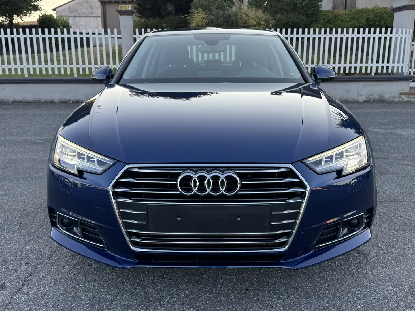 Audi A4 Avant 2.0 tfsi (ultra) Design 190cv s-tronic Blu/Azzurro - 2