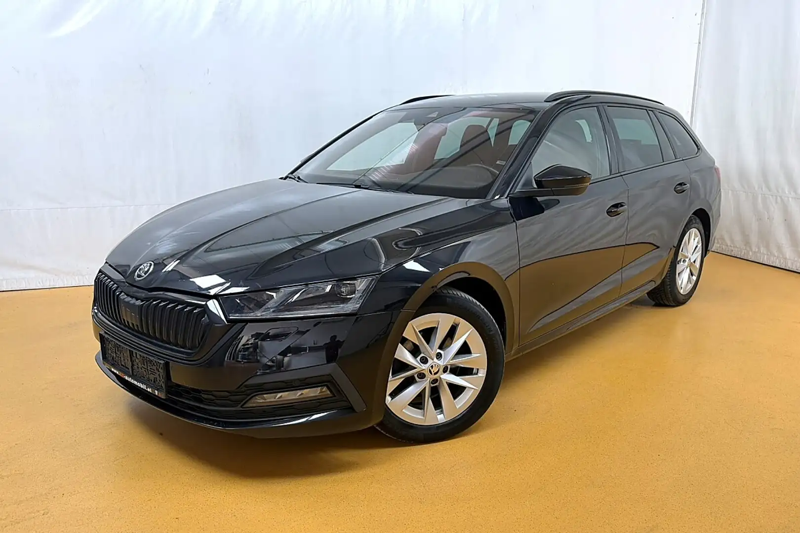 Skoda Octavia Combi 2,0 TDI Style DSG Schwarz - 1