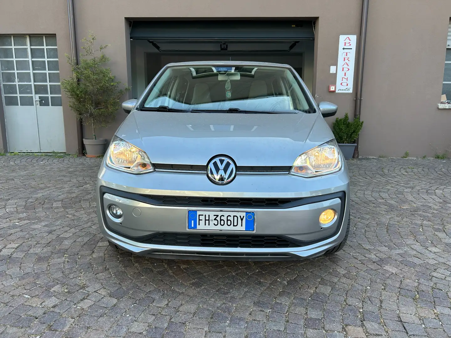 Volkswagen up! up! 5p 2017 5p 1.0 eco High 68cv Grigio - 1