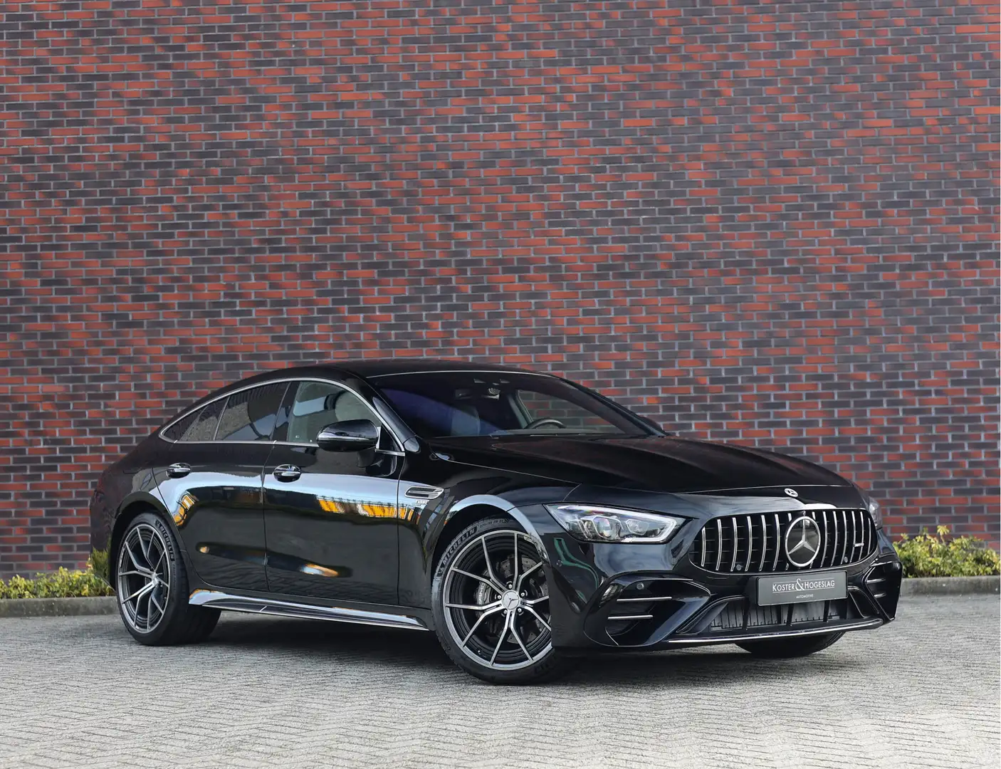 Mercedes-Benz AMG GT 4-Door Coupe AMG 43 4MATIC+ *Pano*Head-Up*Sportuit Černá - 1