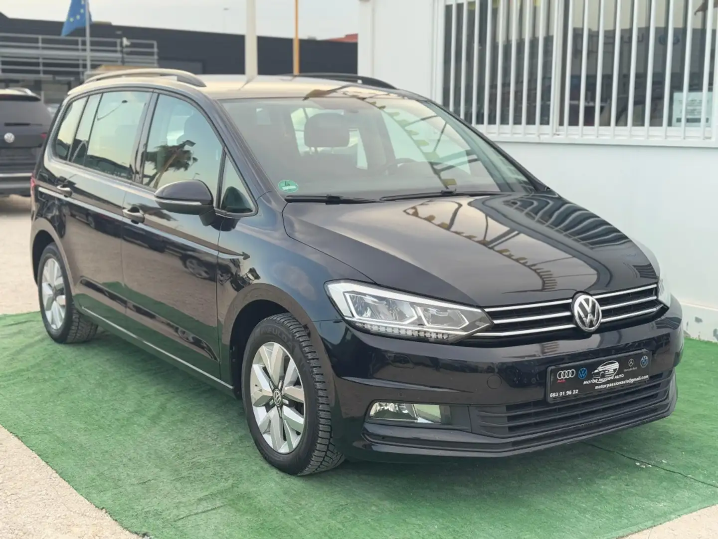 Volkswagen Touran Familiar Manual de 5 Puertas Negro - 2