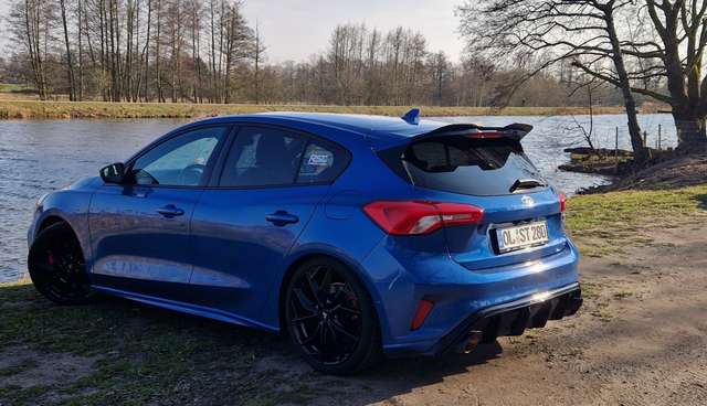 Imagine Ford Focus ST, vollausgestattet