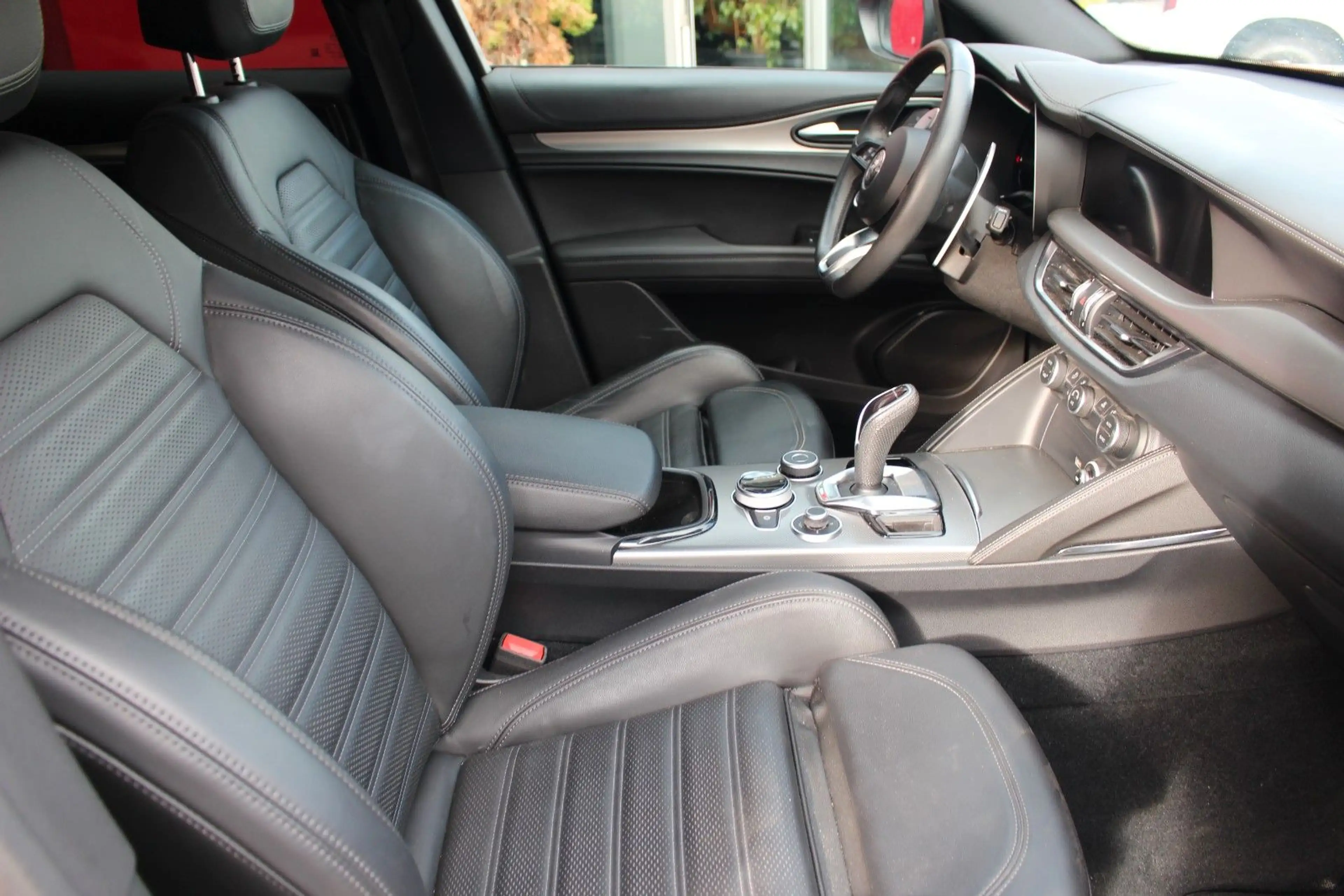 Alfa Romeo Stelvio Veloce Q4 Premium Paket /Matrix-LED — photo 4