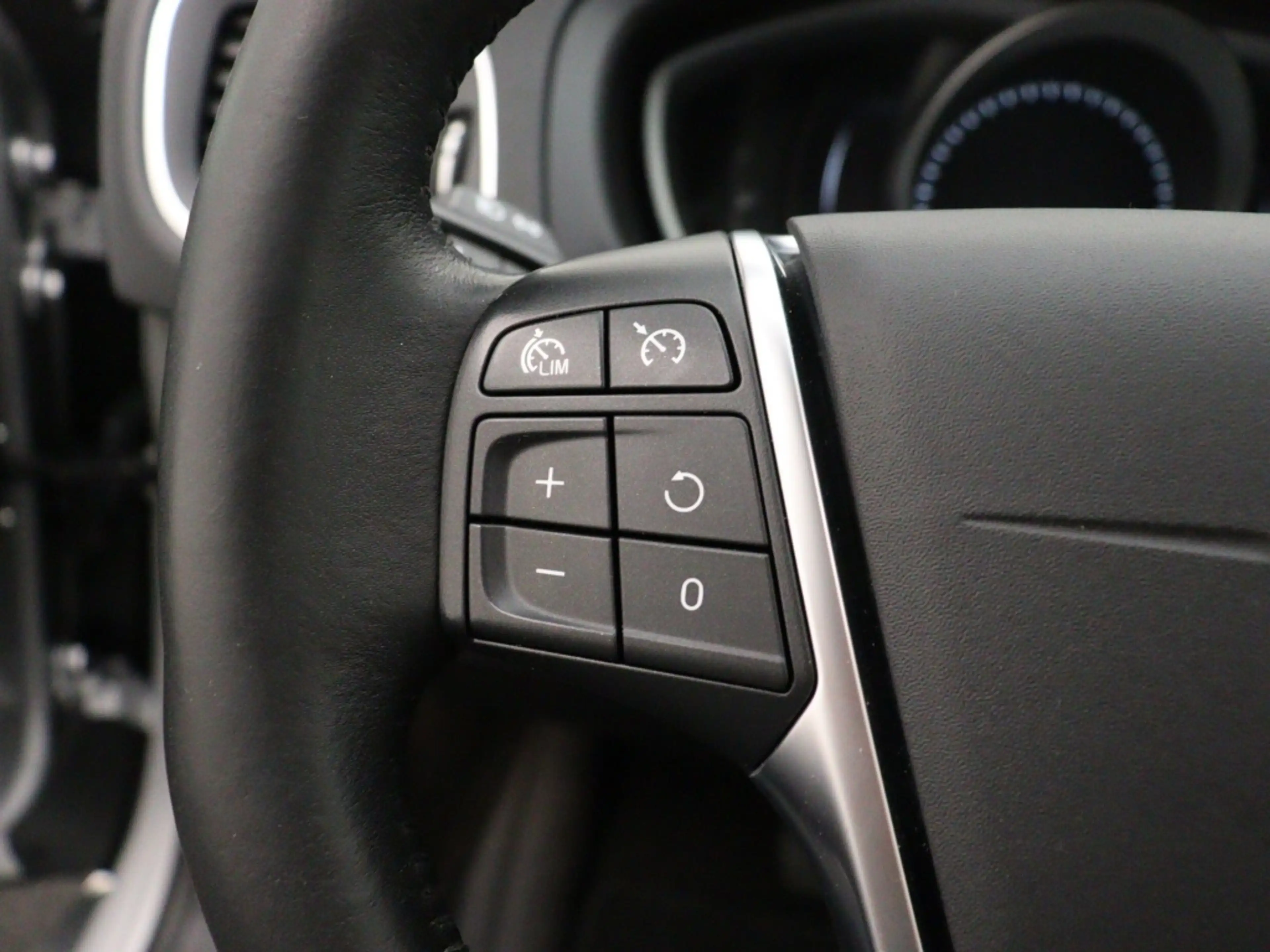Volvo V40 T2 AUT(6) NORDIC+ STANDKACHEL NAVI FULL-LED BLUETO — photo 14