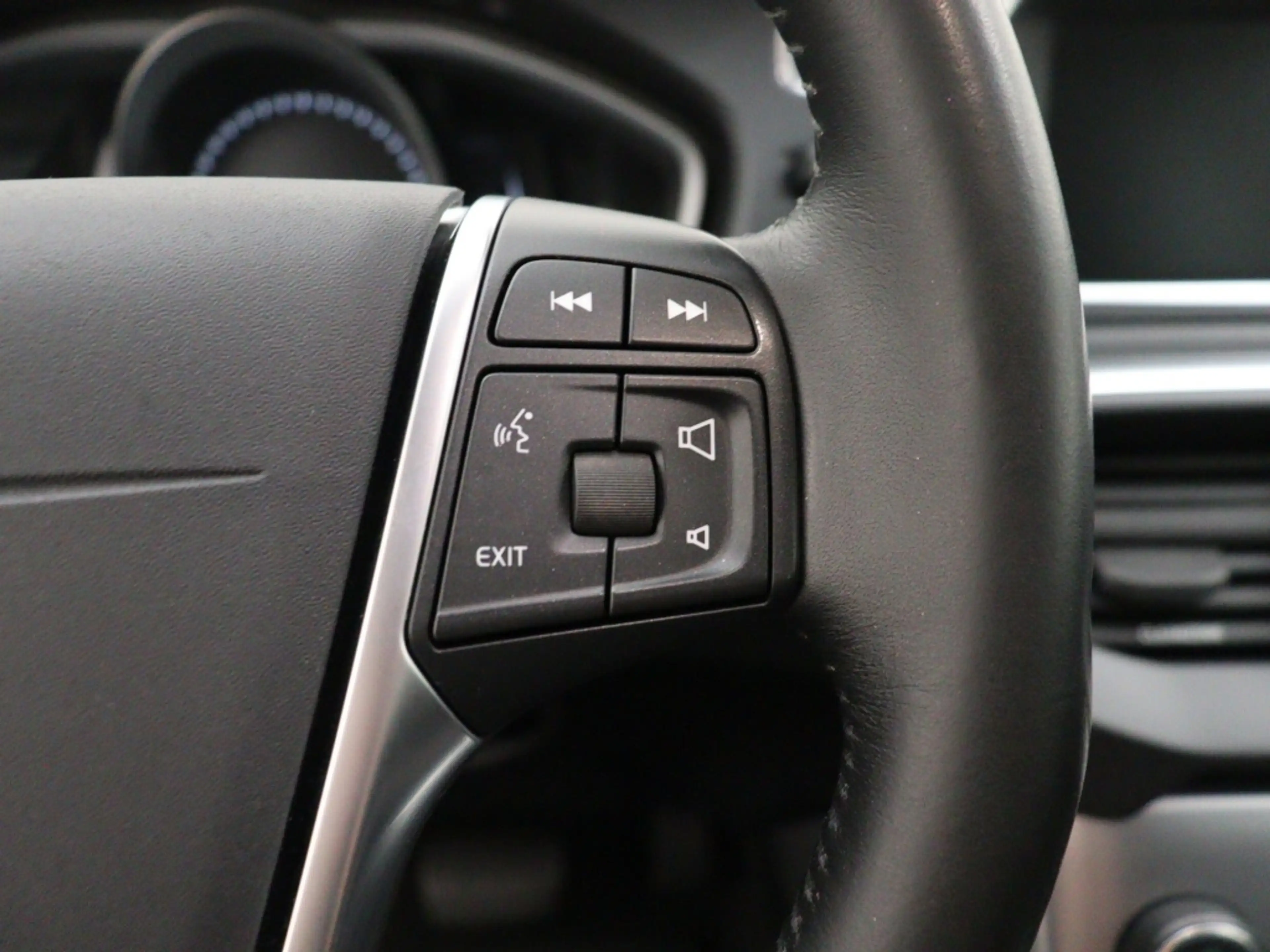 Volvo V40 T2 AUT(6) NORDIC+ STANDKACHEL NAVI FULL-LED BLUETO — photo 13