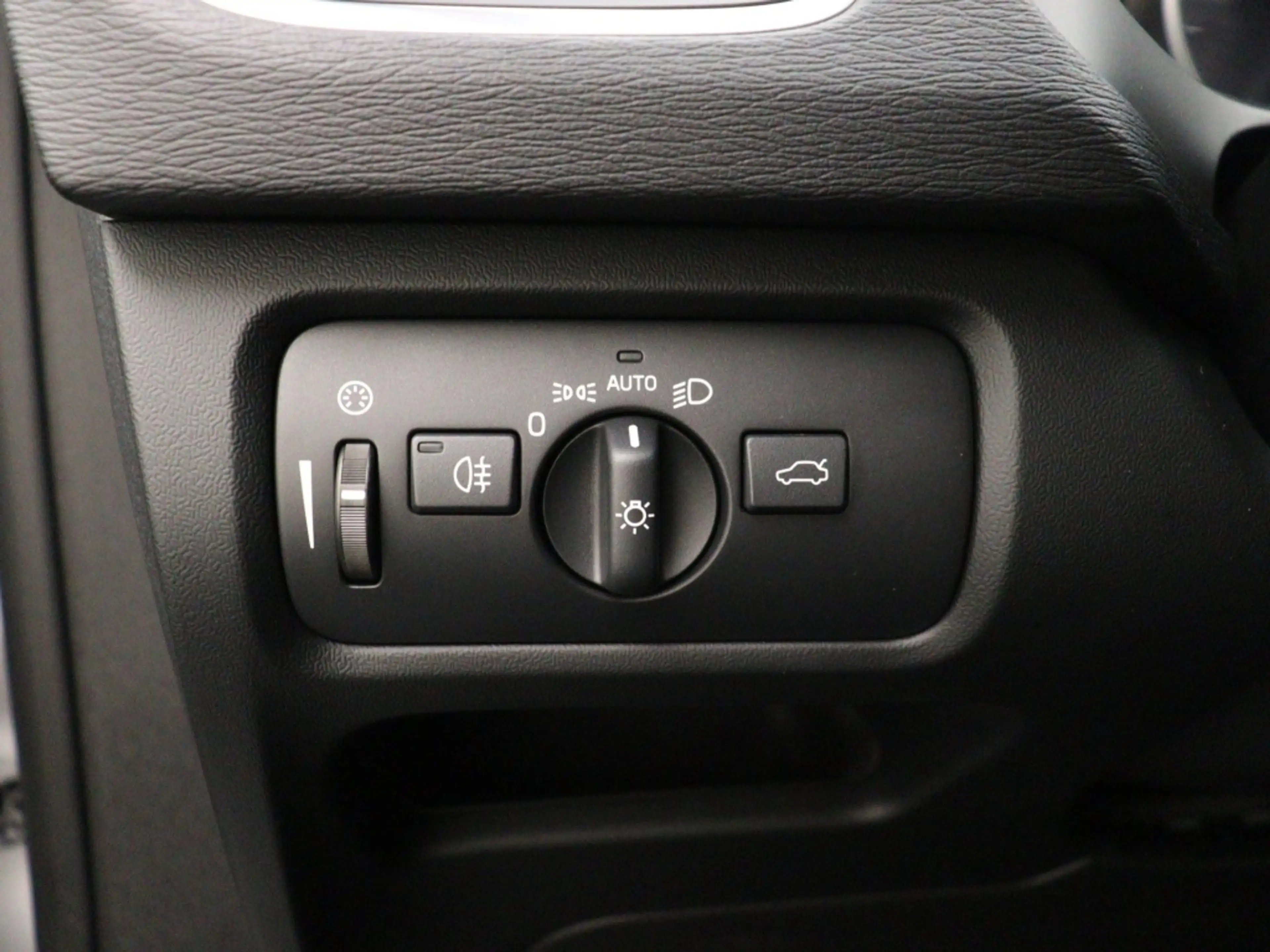 Volvo V40 T2 AUT(6) NORDIC+ STANDKACHEL NAVI FULL-LED BLUETO — photo 15