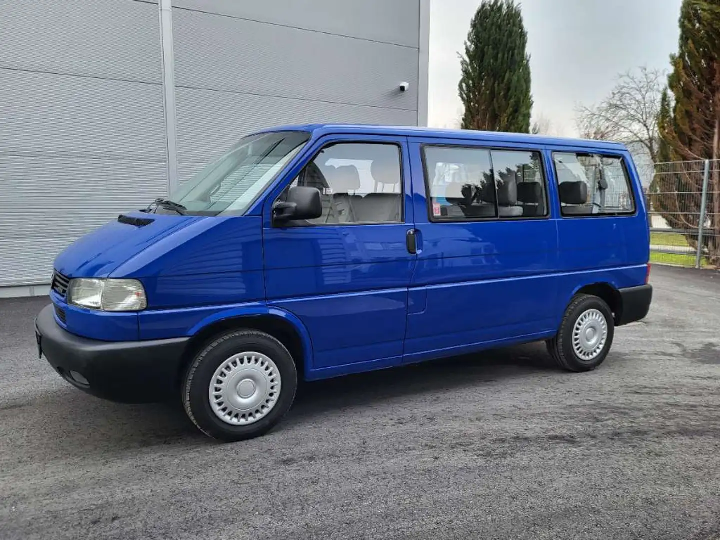Volkswagen T4 Caravelle Caravelle 3-3-3 2,5 TDI Blau - 1