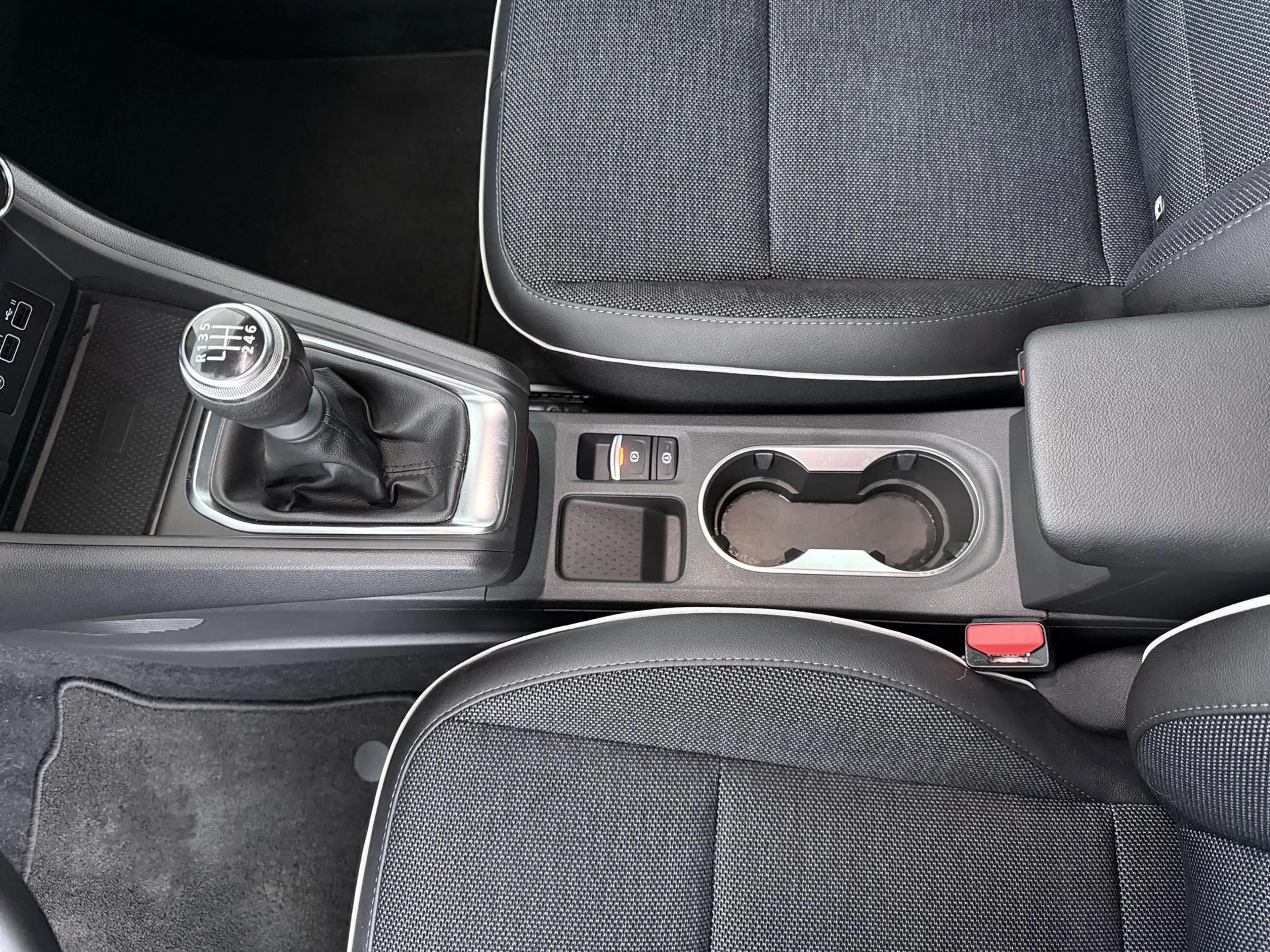 Renault Captur techno TCe 90 | Trekhaak | Groot navigatie | Achte — photo 12