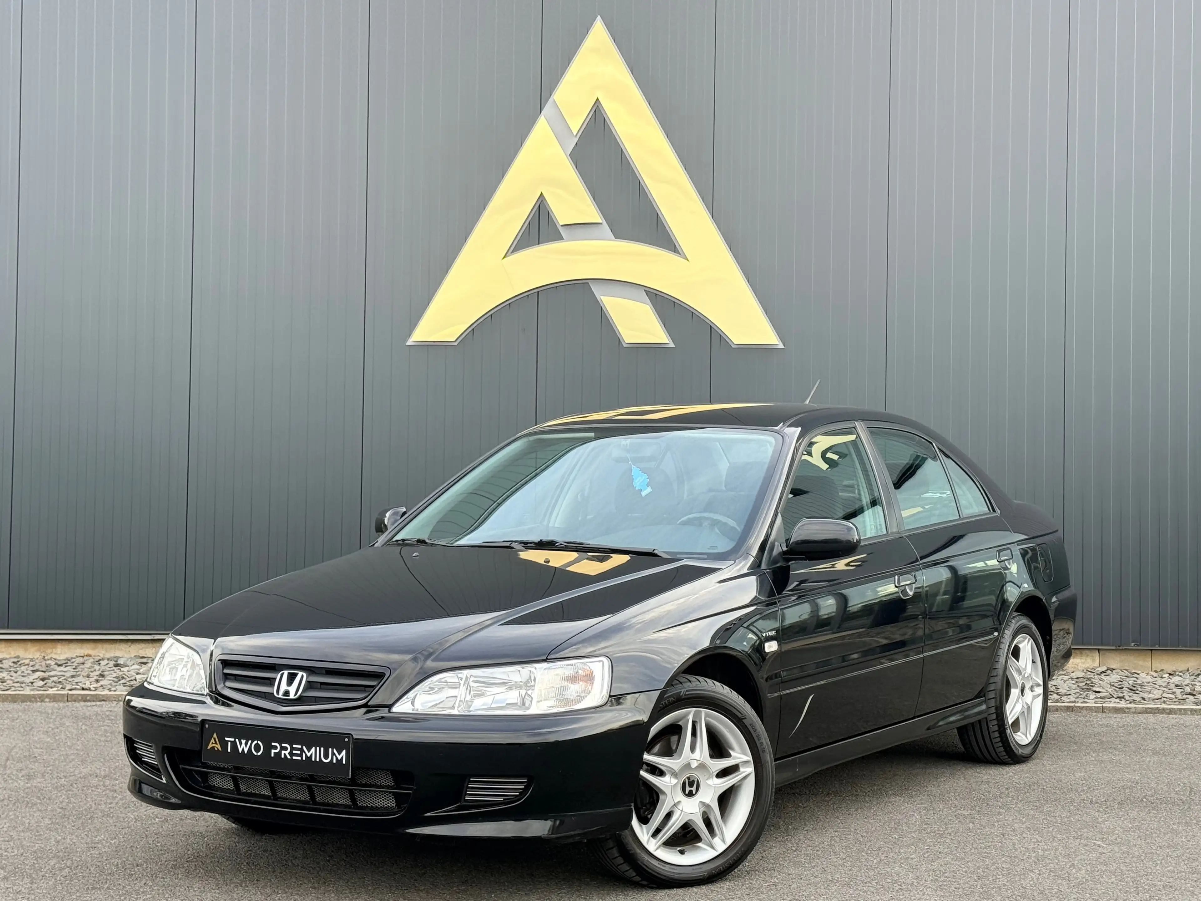 Honda Accord 1.8i 16v VTEC LS 136CV CLIMATISATION INTERIEUR EN VELOUR GARANTIE 12 MOIS — photo 2