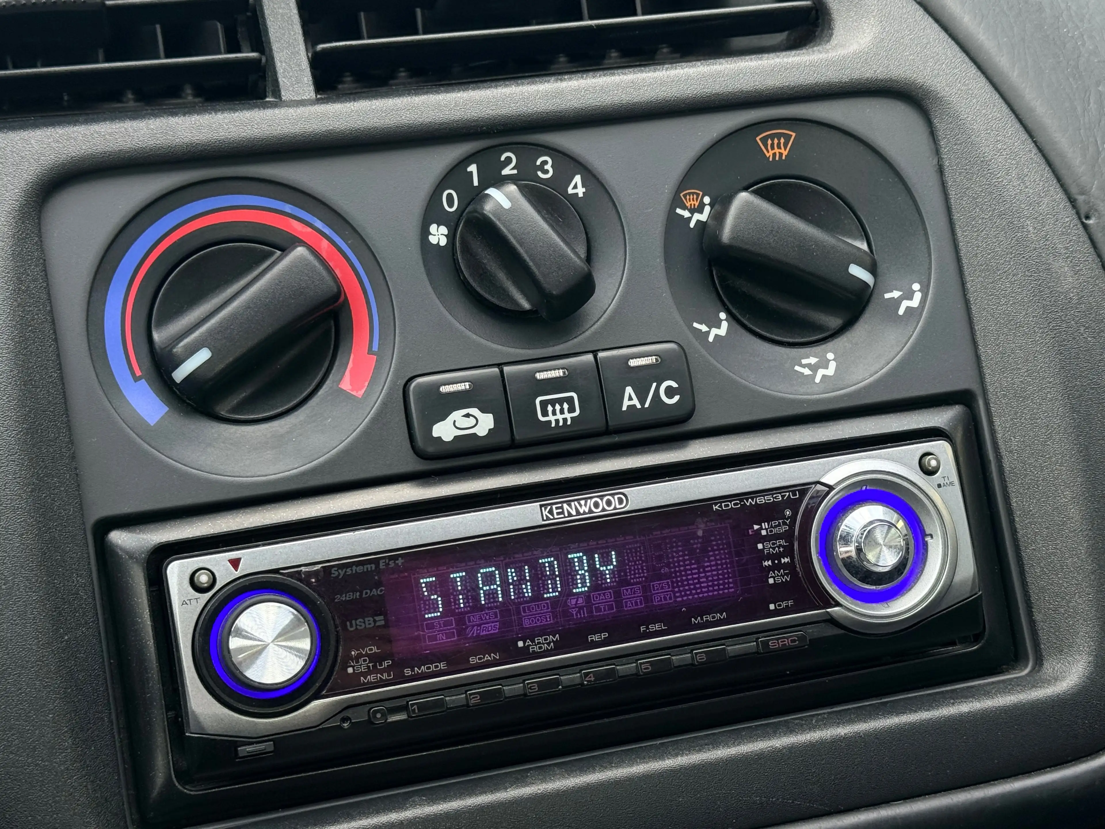 Honda Accord 1.8i 16v VTEC LS 136CV CLIMATISATION INTERIEUR EN VELOUR GARANTIE 12 MOIS — photo 9